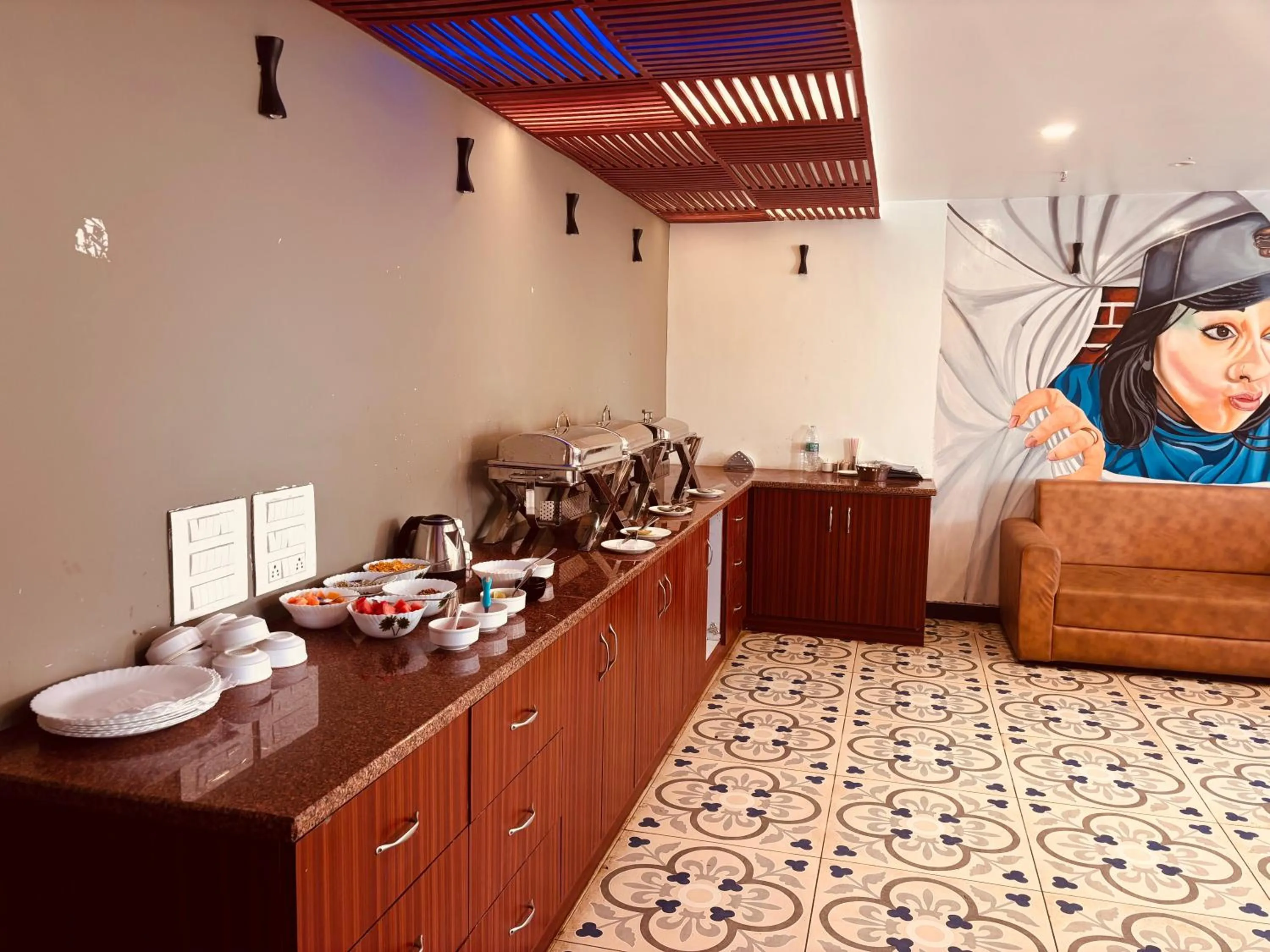 Breakfast in Hotel Chariot Inn