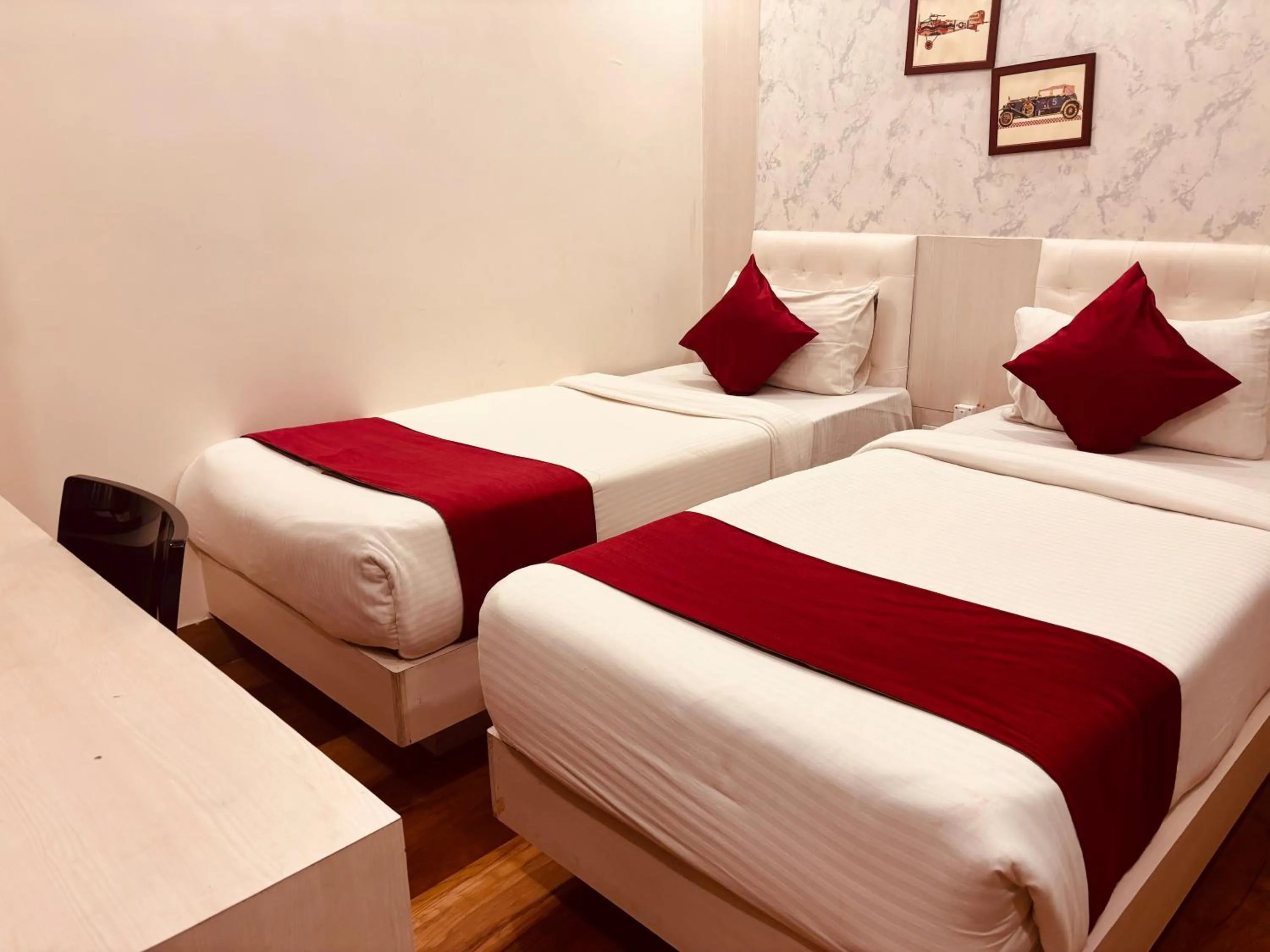 Bed in Hotel Chariot Inn