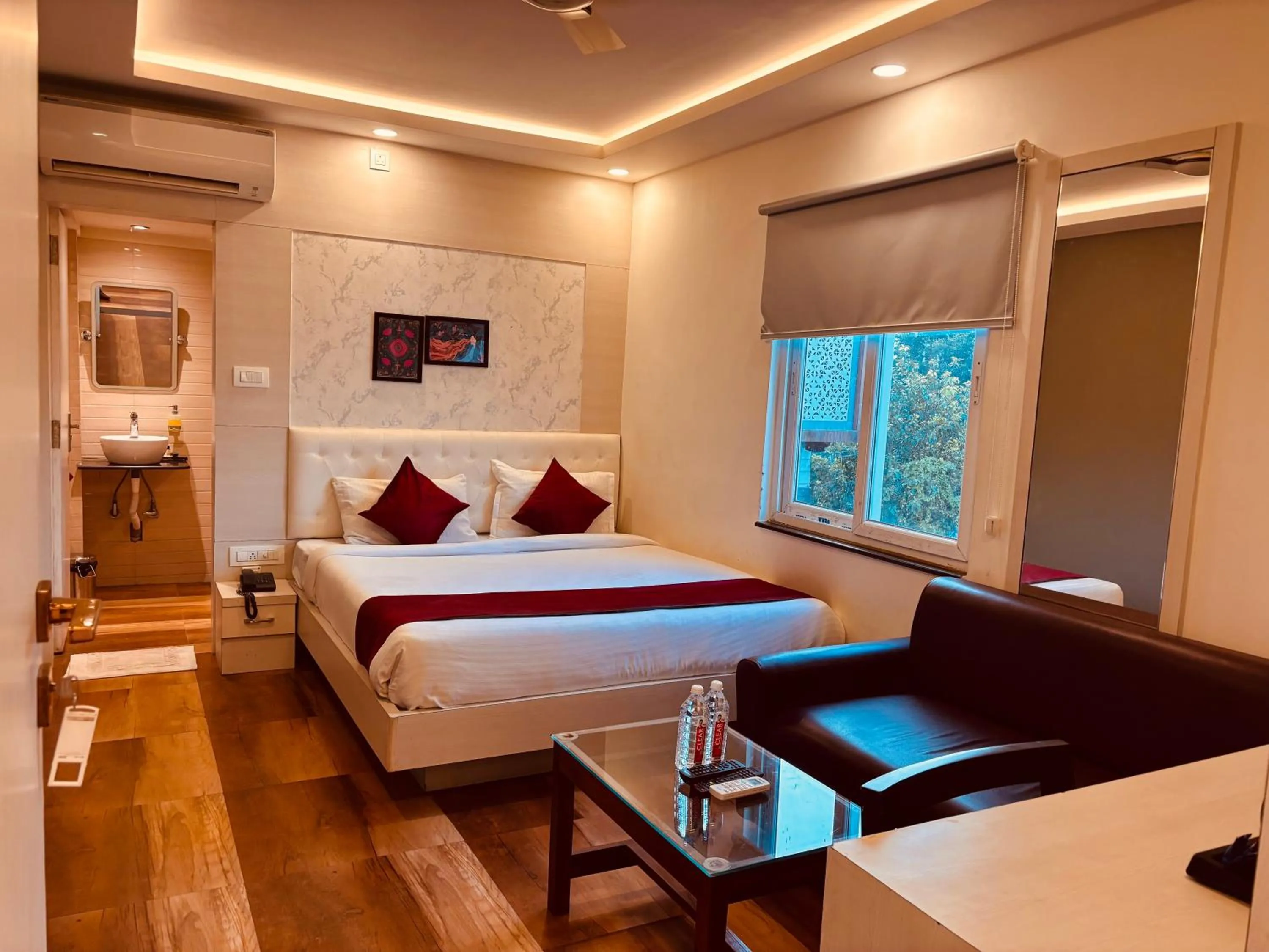 Photo of the whole room in Hotel Chariot Inn