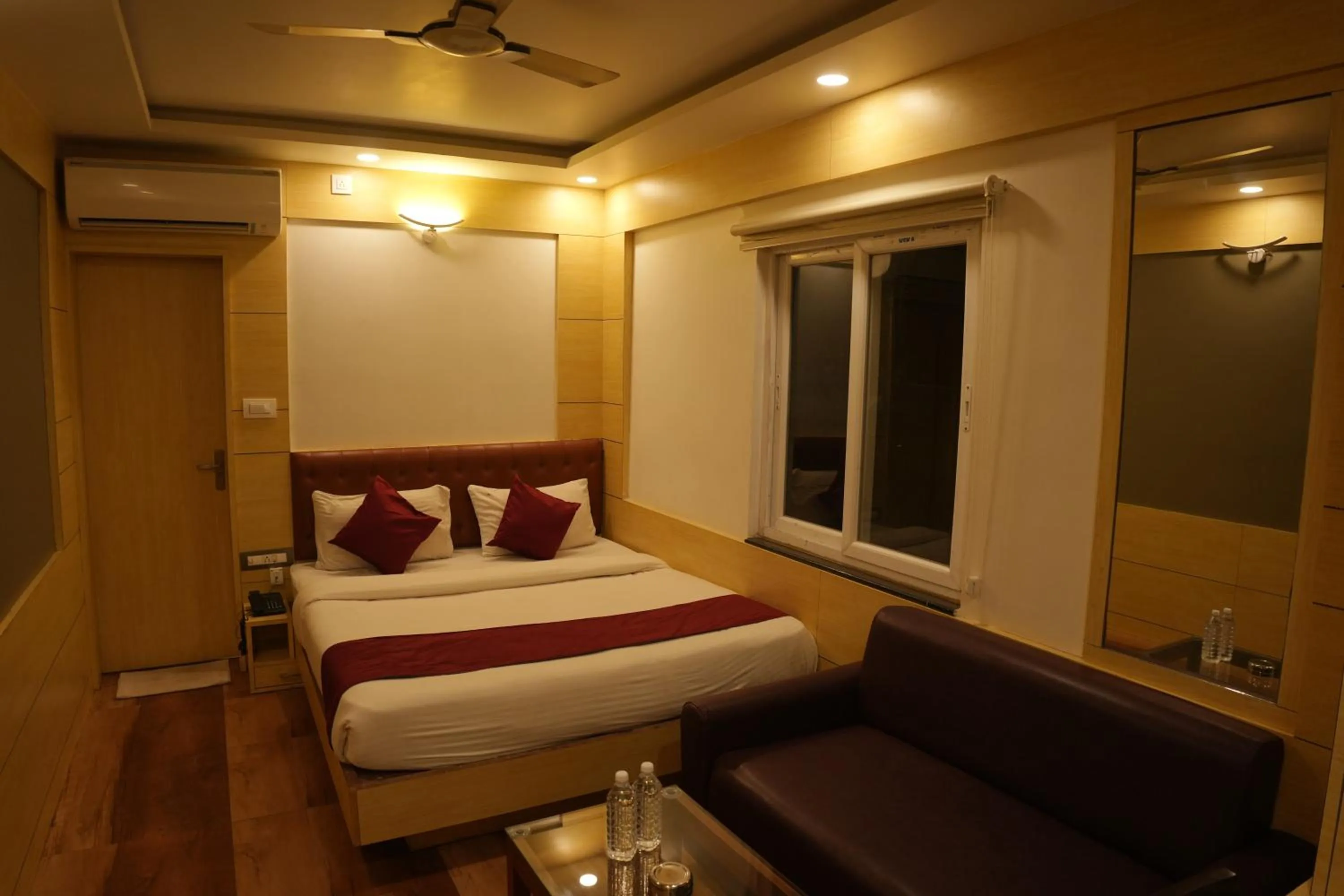 Photo of the whole room in Hotel Chariot Inn