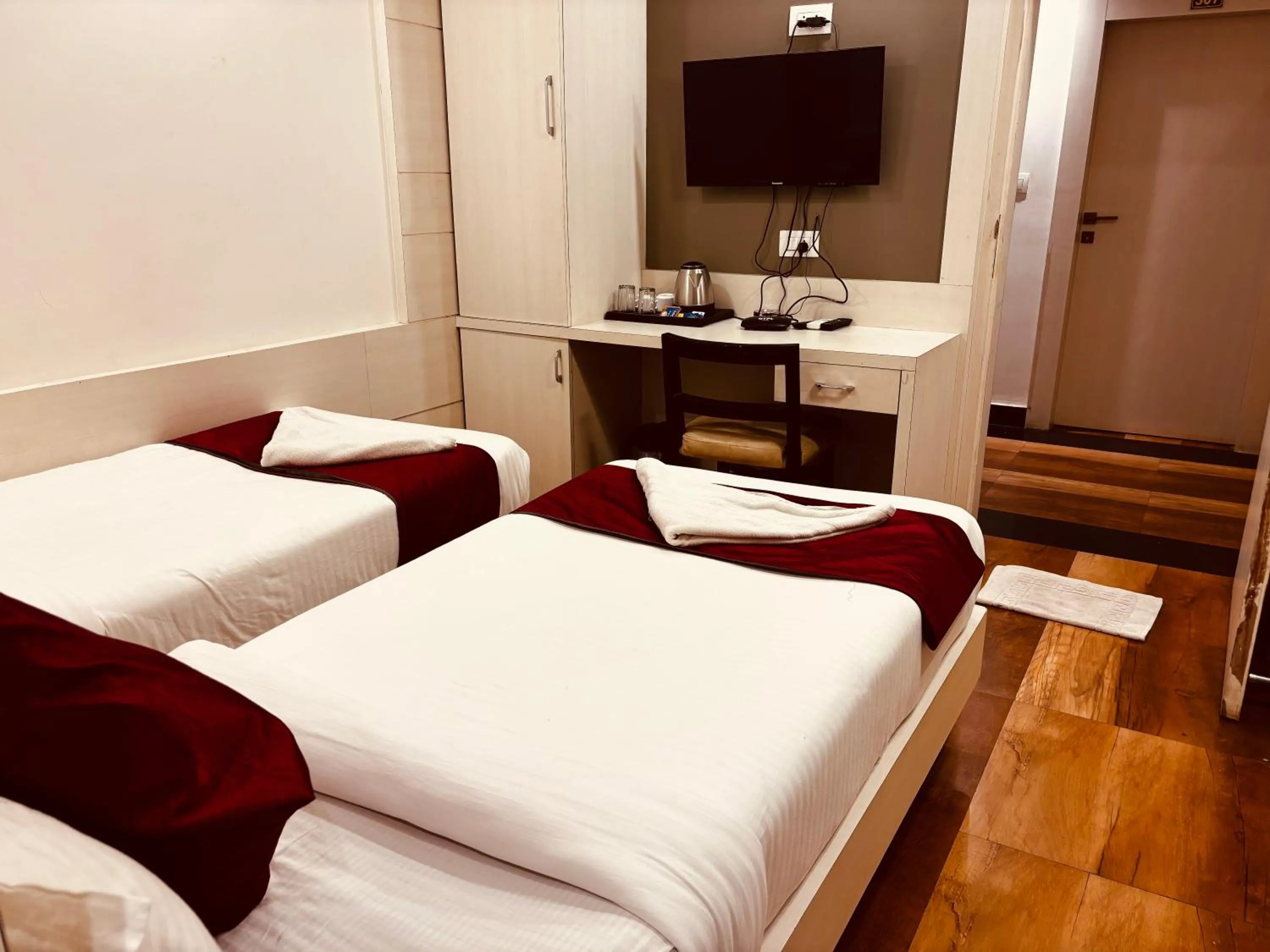 Bed in Hotel Chariot Inn