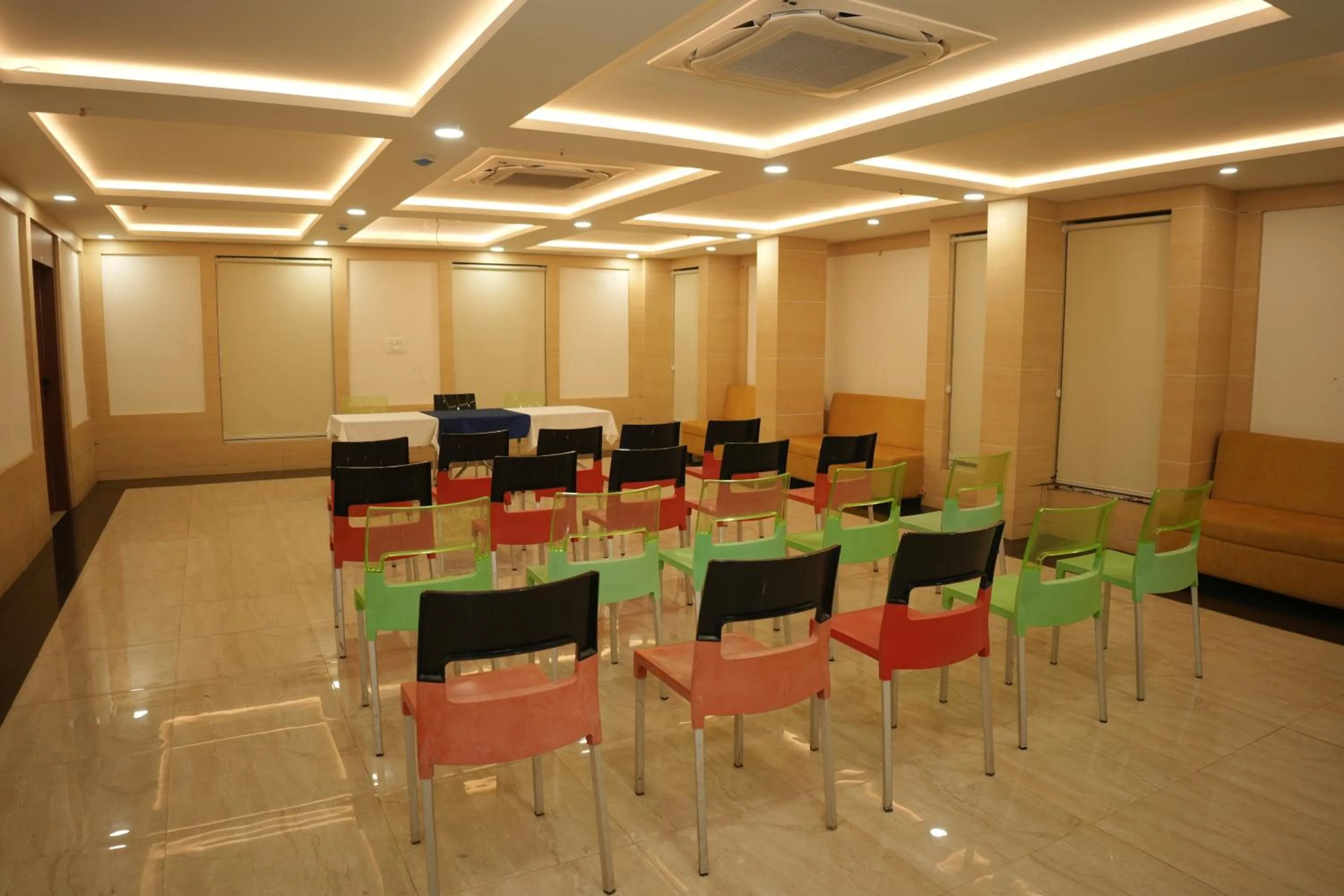 Meeting/conference room in Hotel Chariot Inn