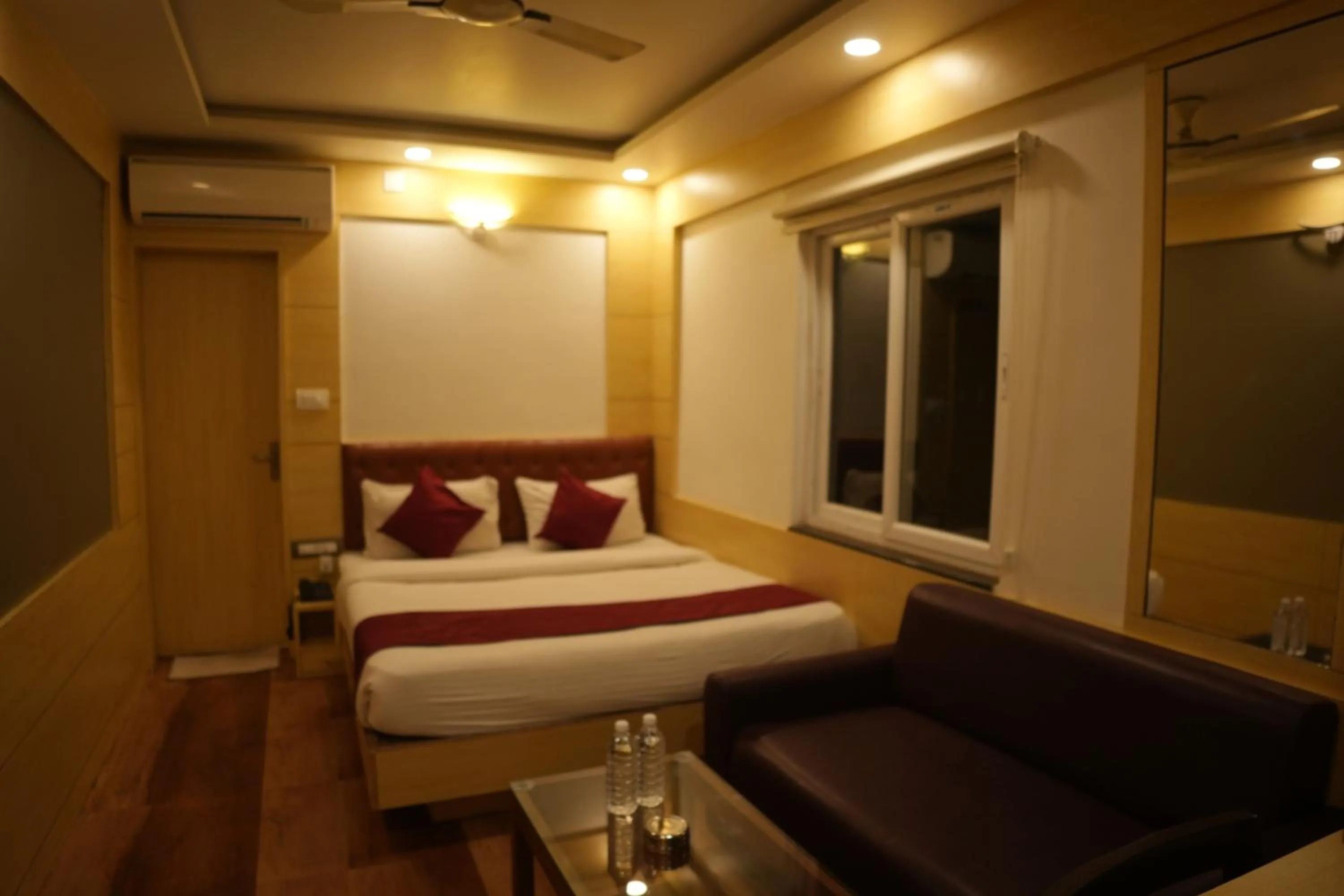 Photo of the whole room in Hotel Chariot Inn