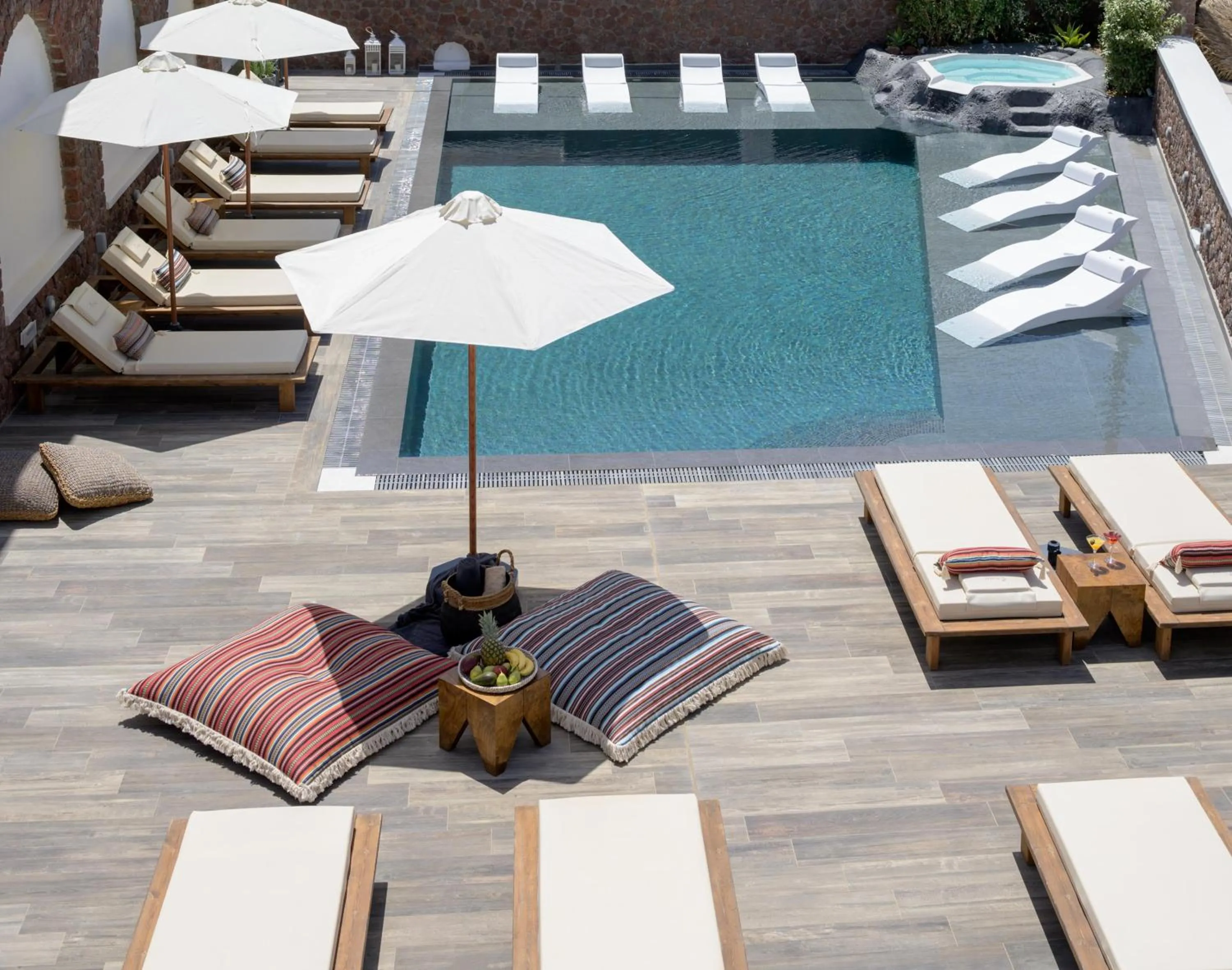 Swimming pool in Selini Ηotel