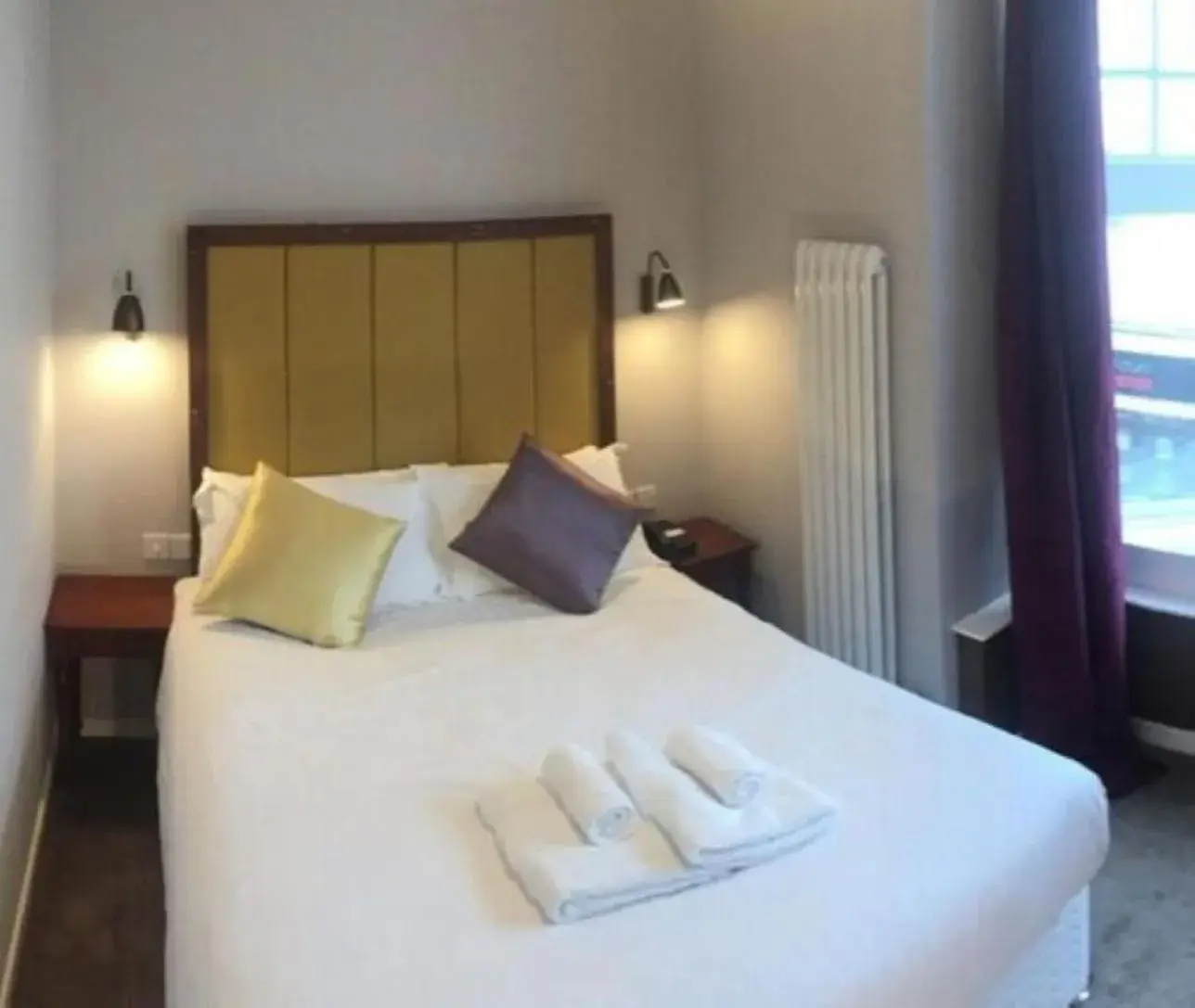 Small Double Room in Friars Wynd Guest Rooms Small Double Room in Friars Wynd Guest Rooms