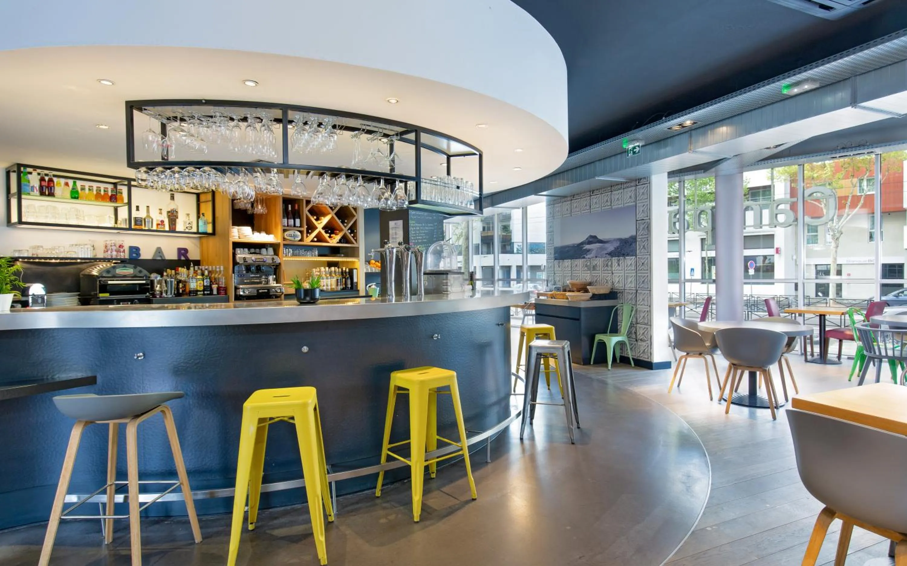 Lounge or bar in Campanile Clermont Ferrand Centre