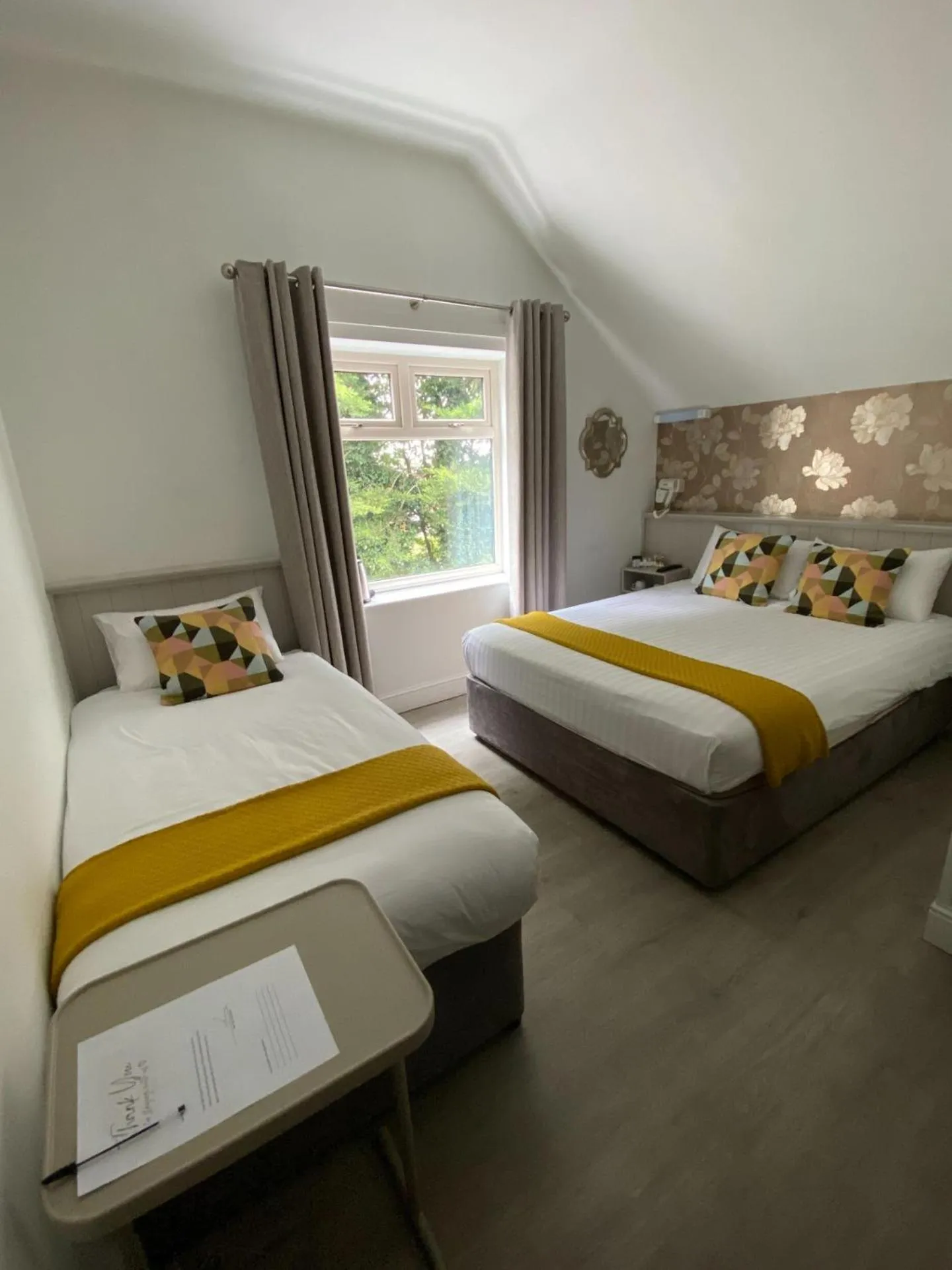 Bedroom, Bed in The Town House Hotel