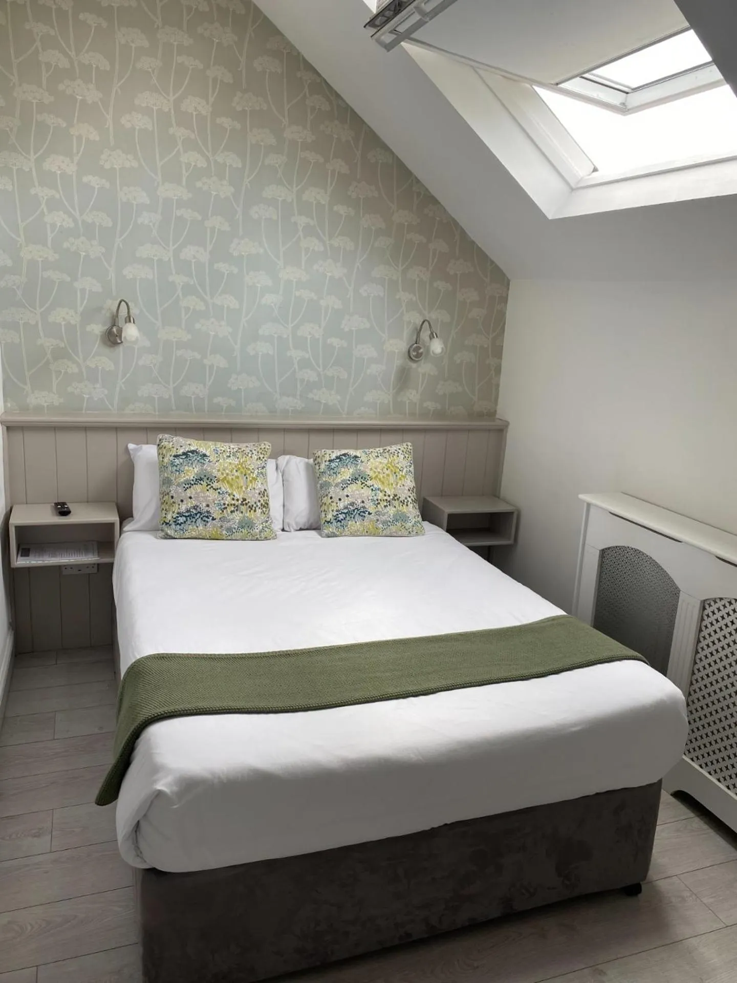 Bedroom, Bed in The Town House Hotel