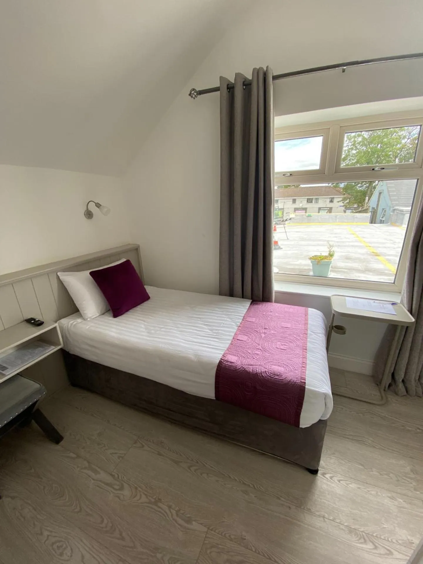 Bedroom, Bed in The Town House Hotel