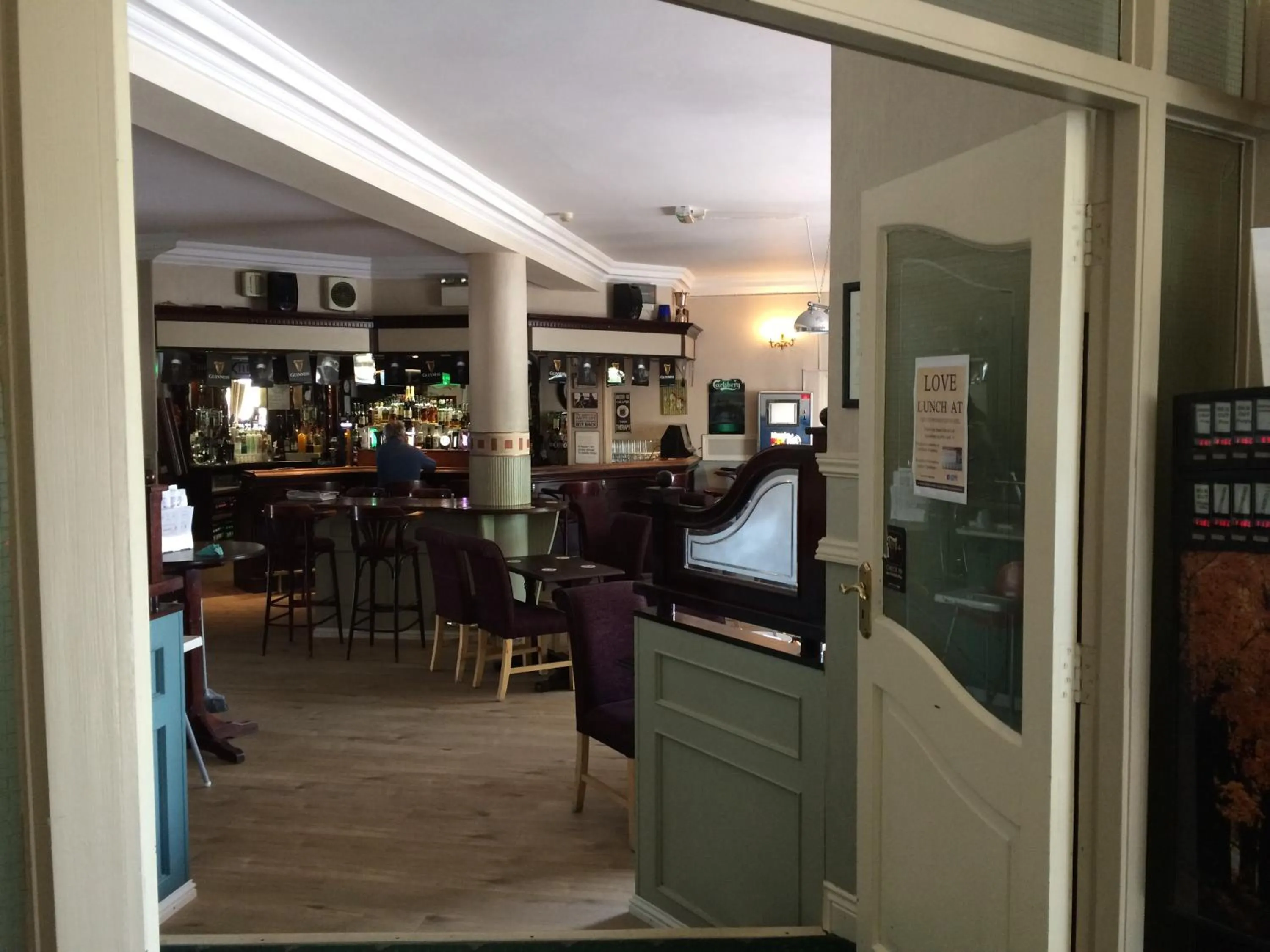 Lounge or bar in The Town House Hotel
