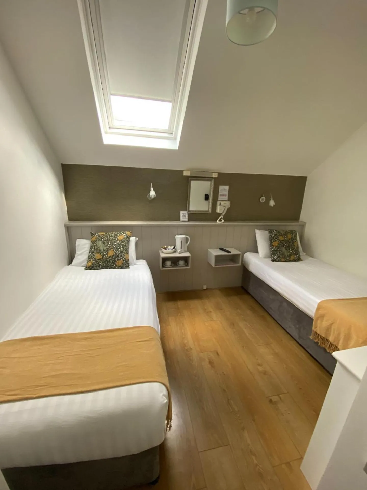 Photo of the whole room, Bed in The Town House Hotel