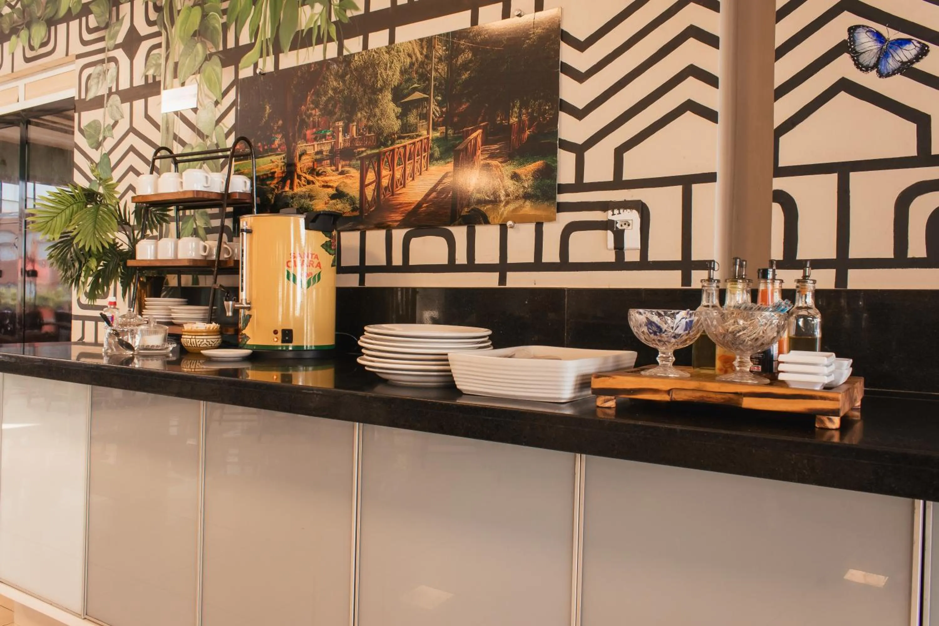 Restaurant/places to eat in Atrium Confort Hotels