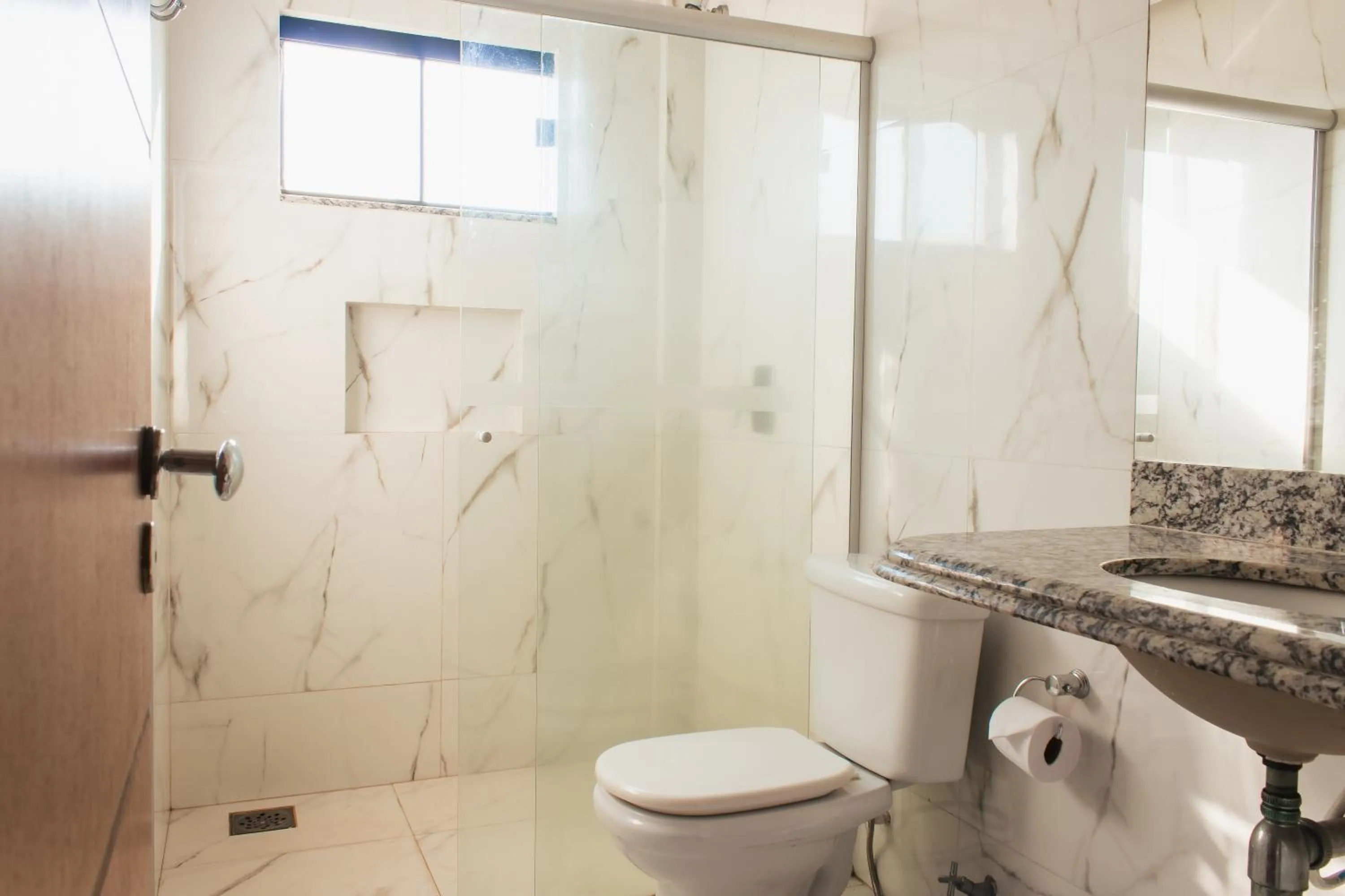 Bathroom in Atrium Confort Hotels