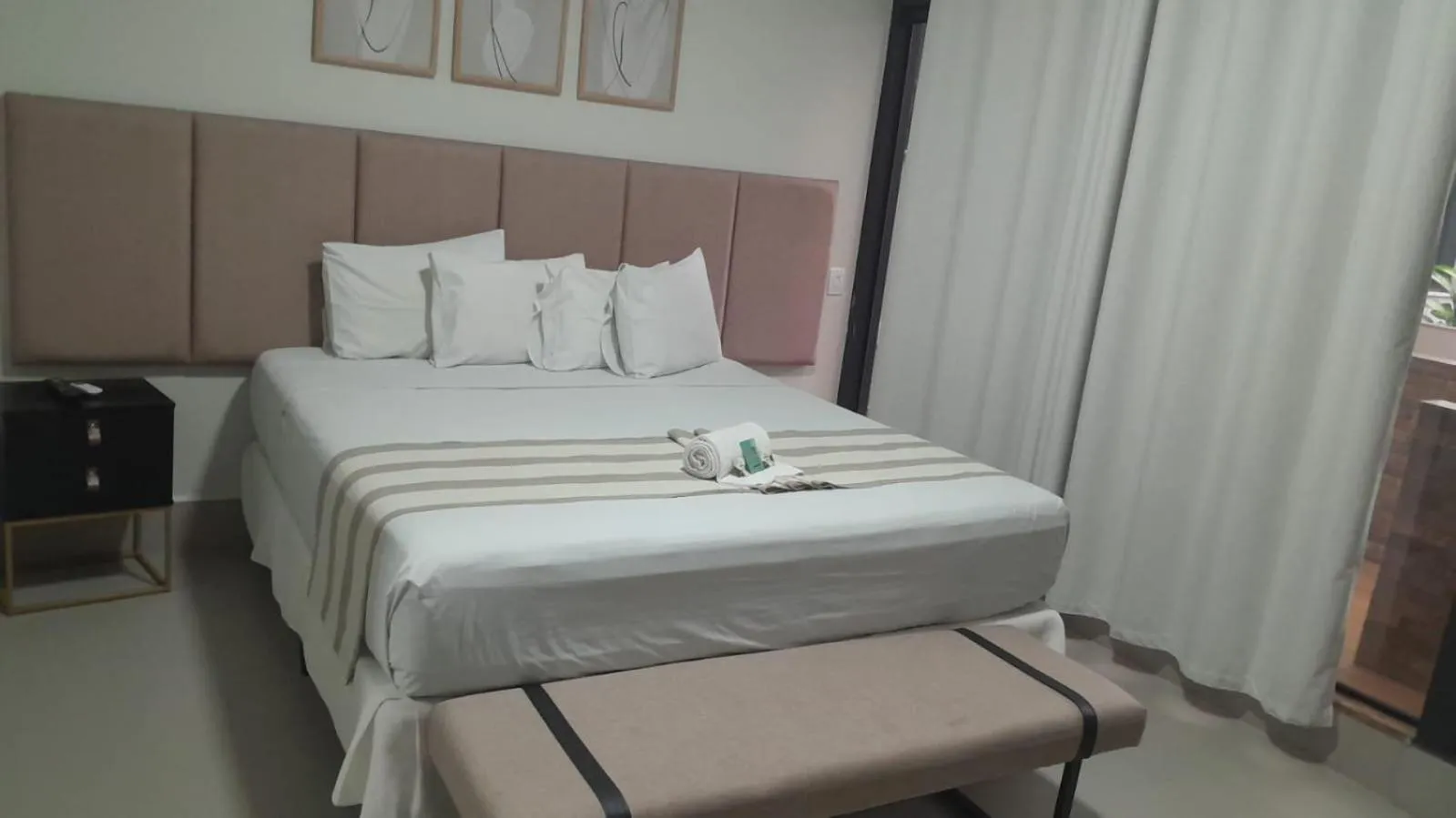 Bed in Atrium Confort Hotels