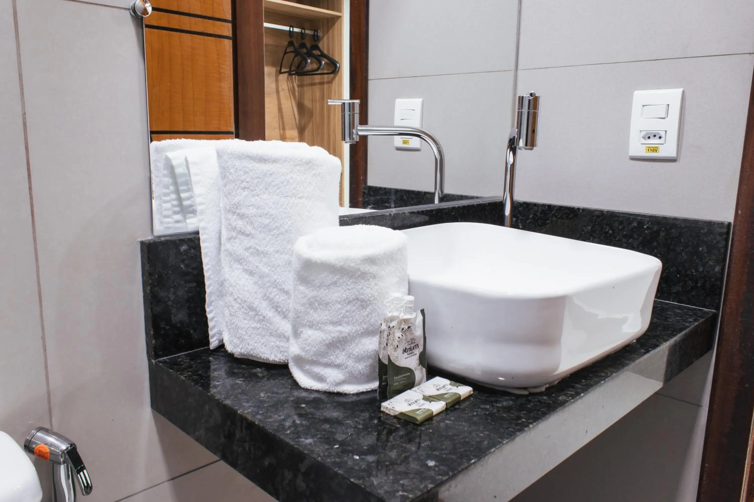 Bathroom in Atrium Confort Hotels