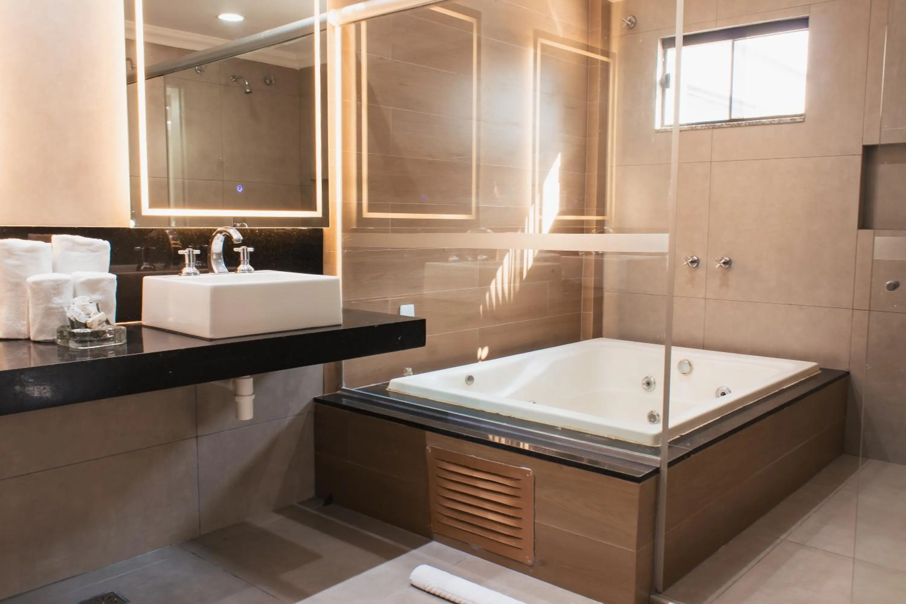 Shower in Atrium Confort Hotels