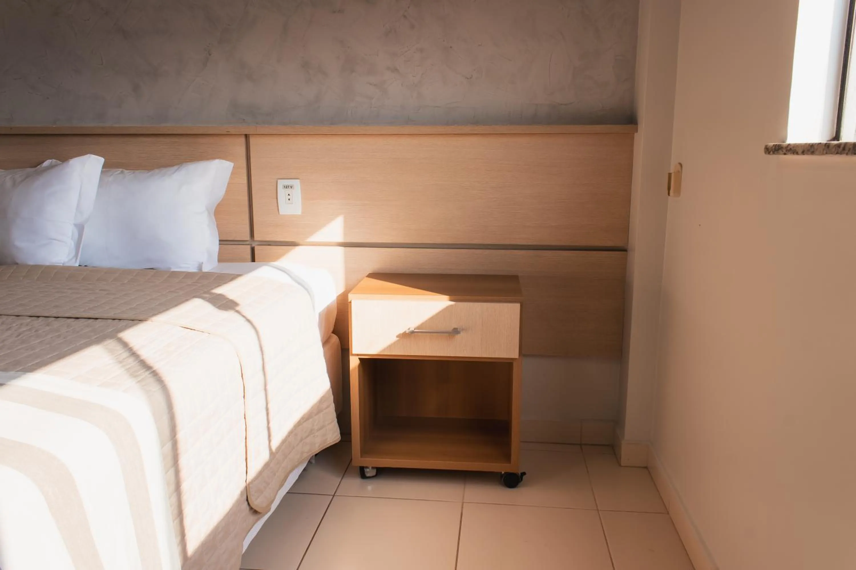 Bedroom, Bed in Atrium Confort Hotels