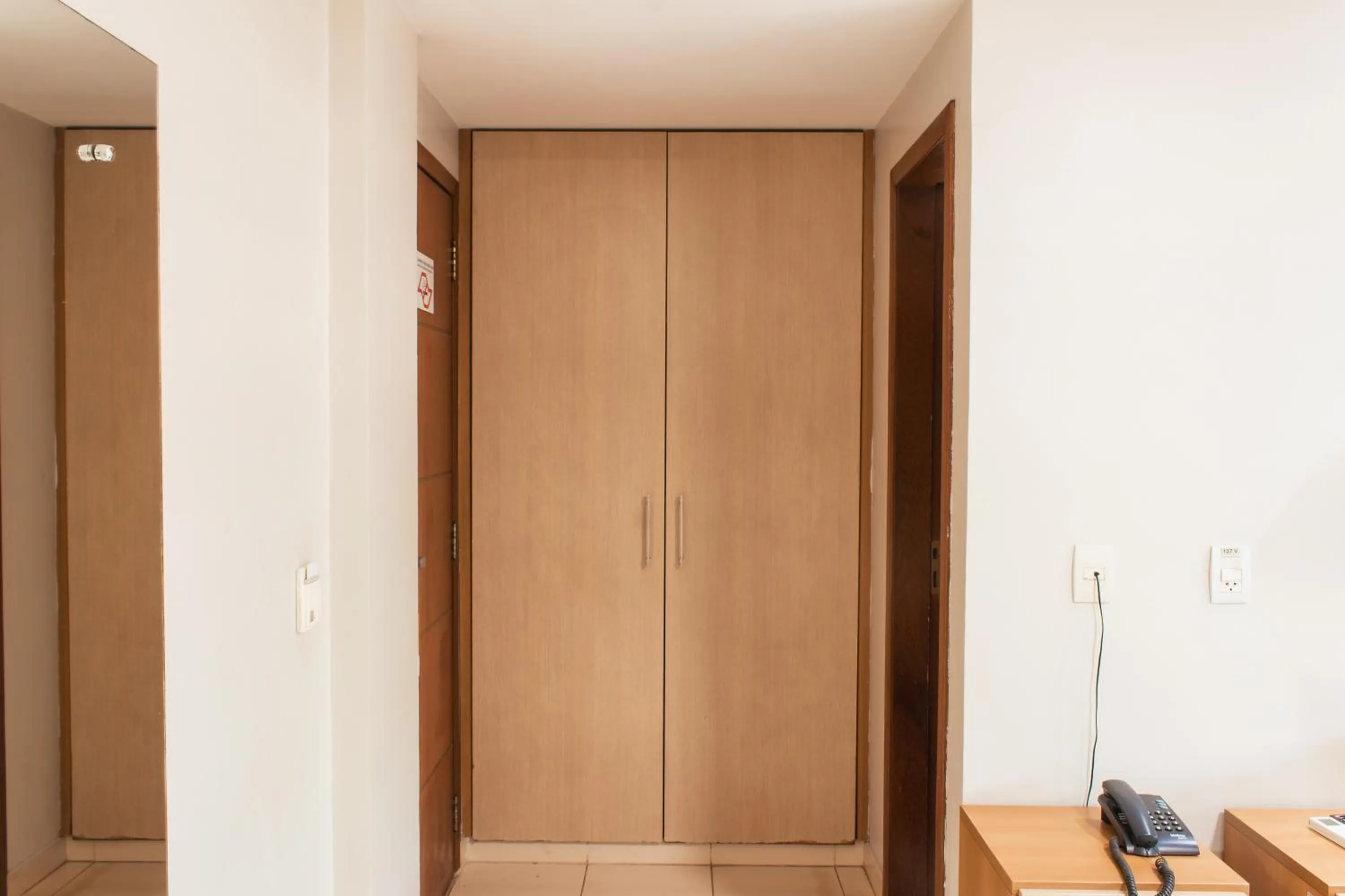 wardrobe in Atrium Confort Hotels