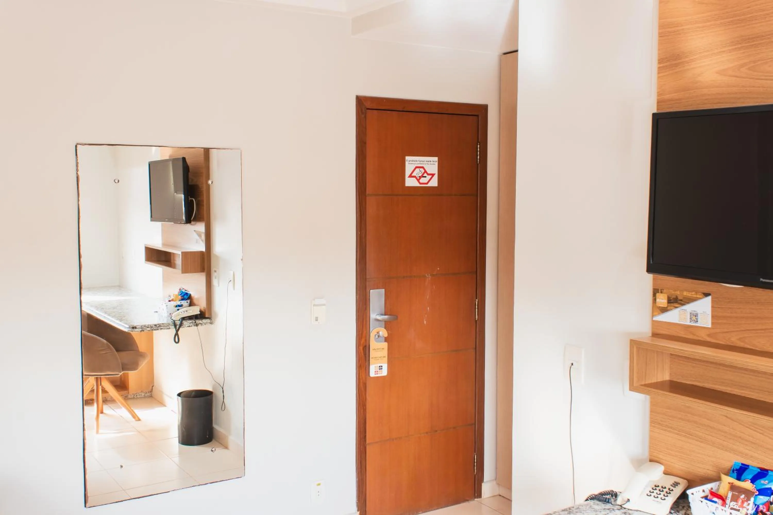 Photo of the whole room in Atrium Confort Hotels