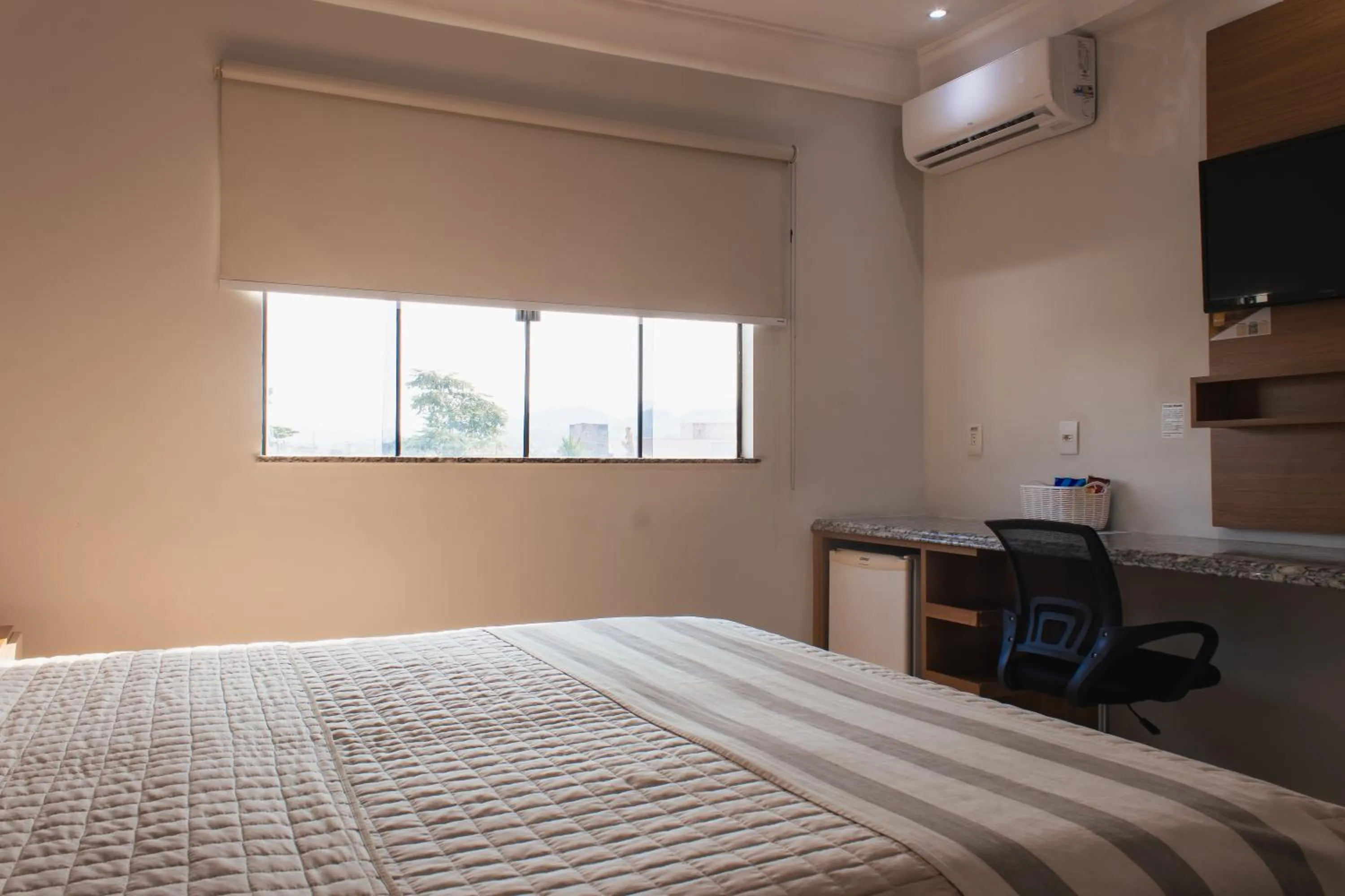 Bedroom, Bed in Atrium Confort Hotels