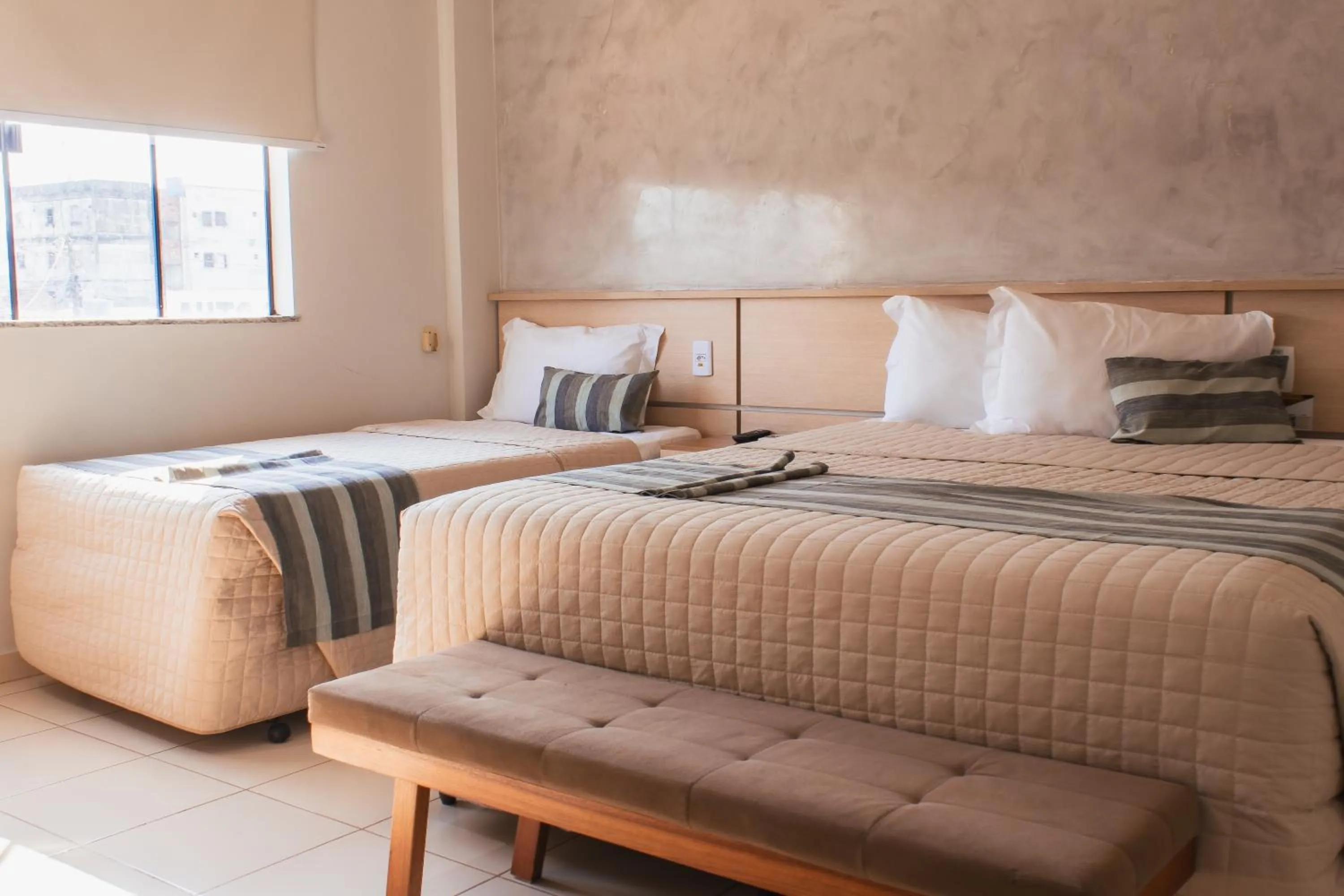 Bedroom, Bed in Atrium Confort Hotels