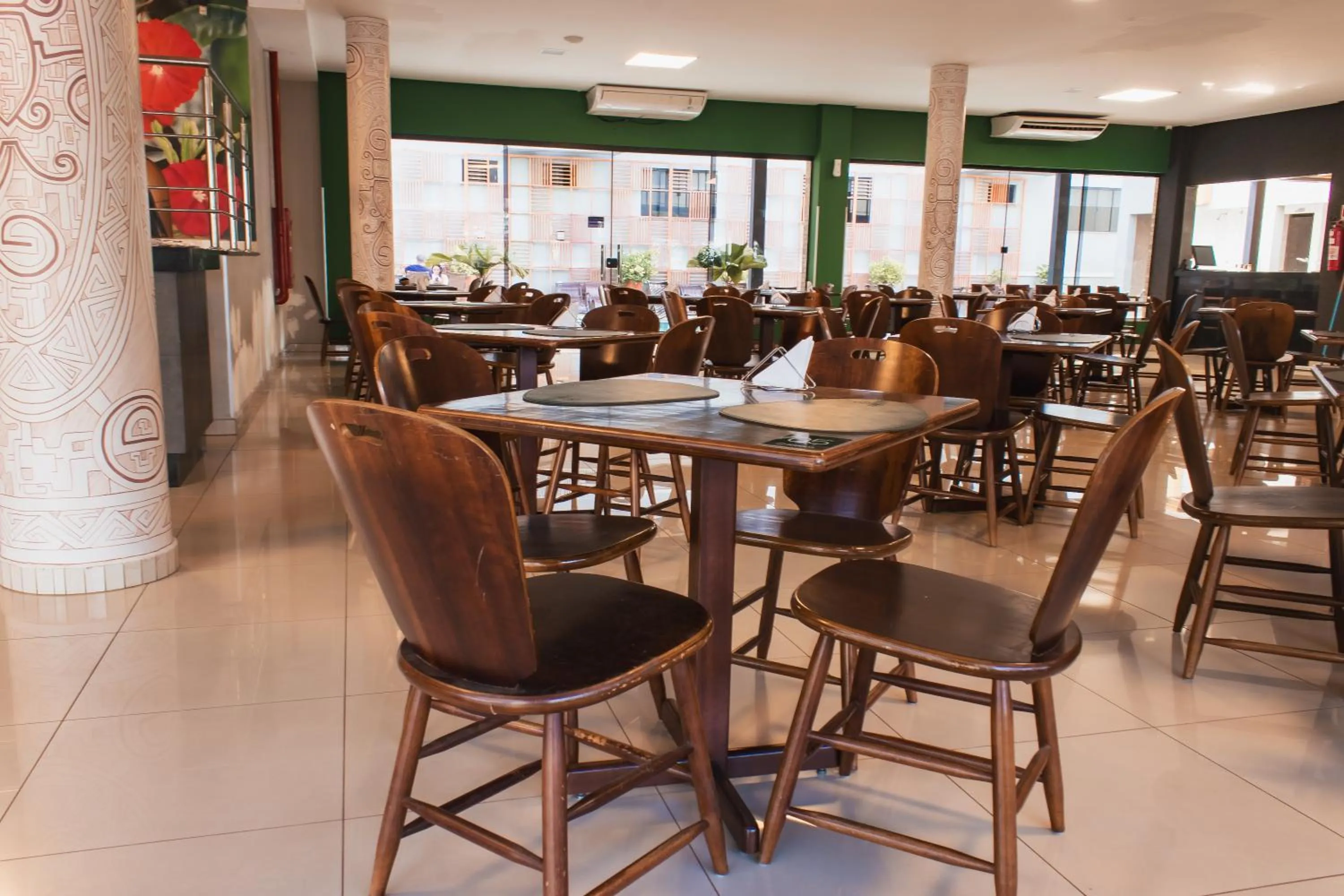 Restaurant/places to eat in Atrium Confort Hotels