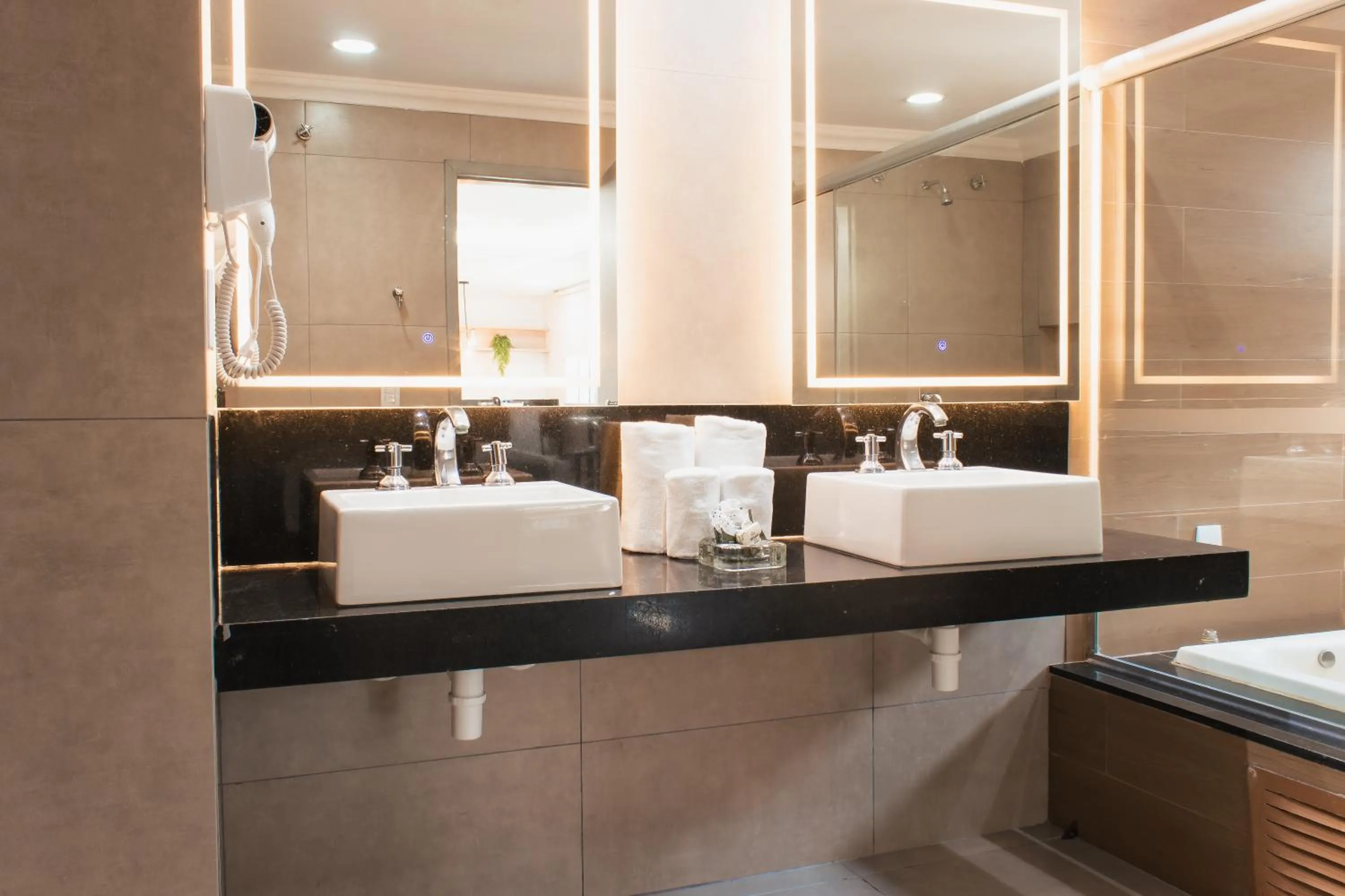 Bathroom in Atrium Confort Hotels