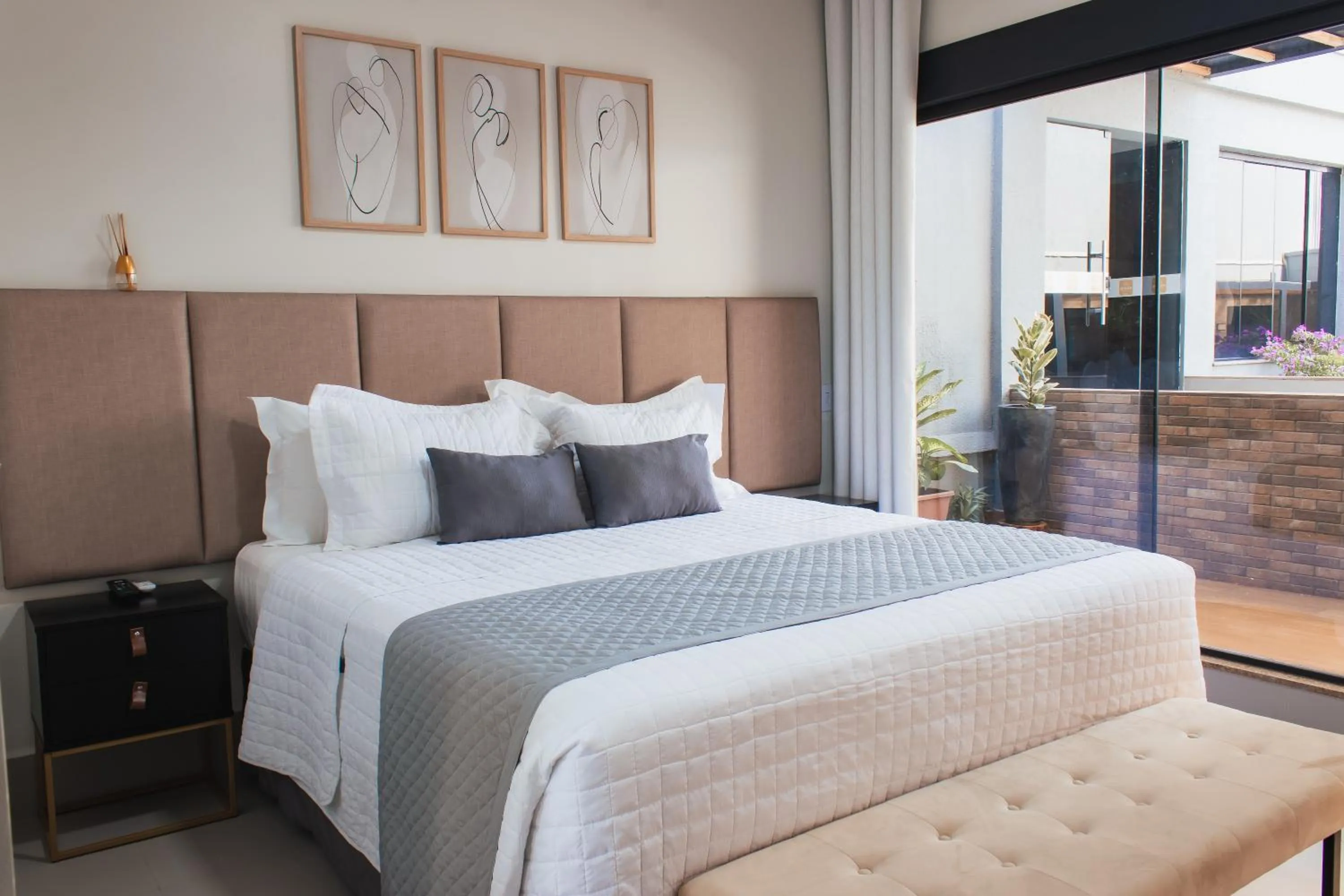 Bed in Atrium Confort Hotels