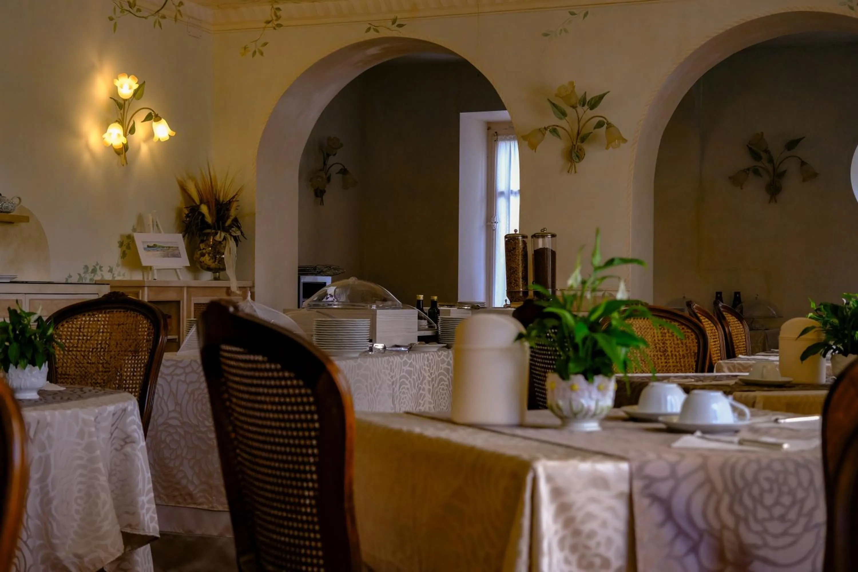 Restaurant/places to eat in Hotel Bellevue