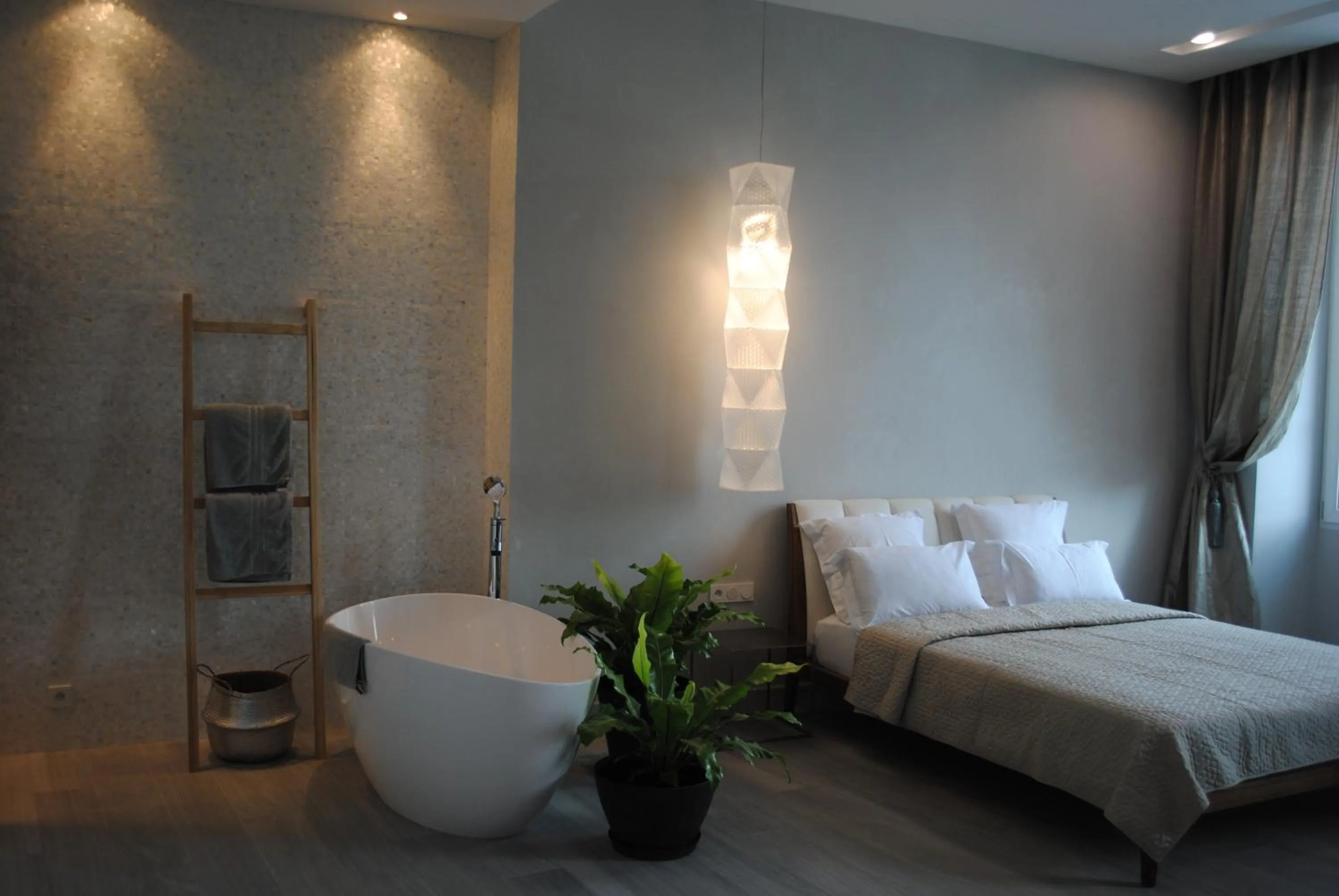 Photo of the whole room, Bed in Les Suites Massena