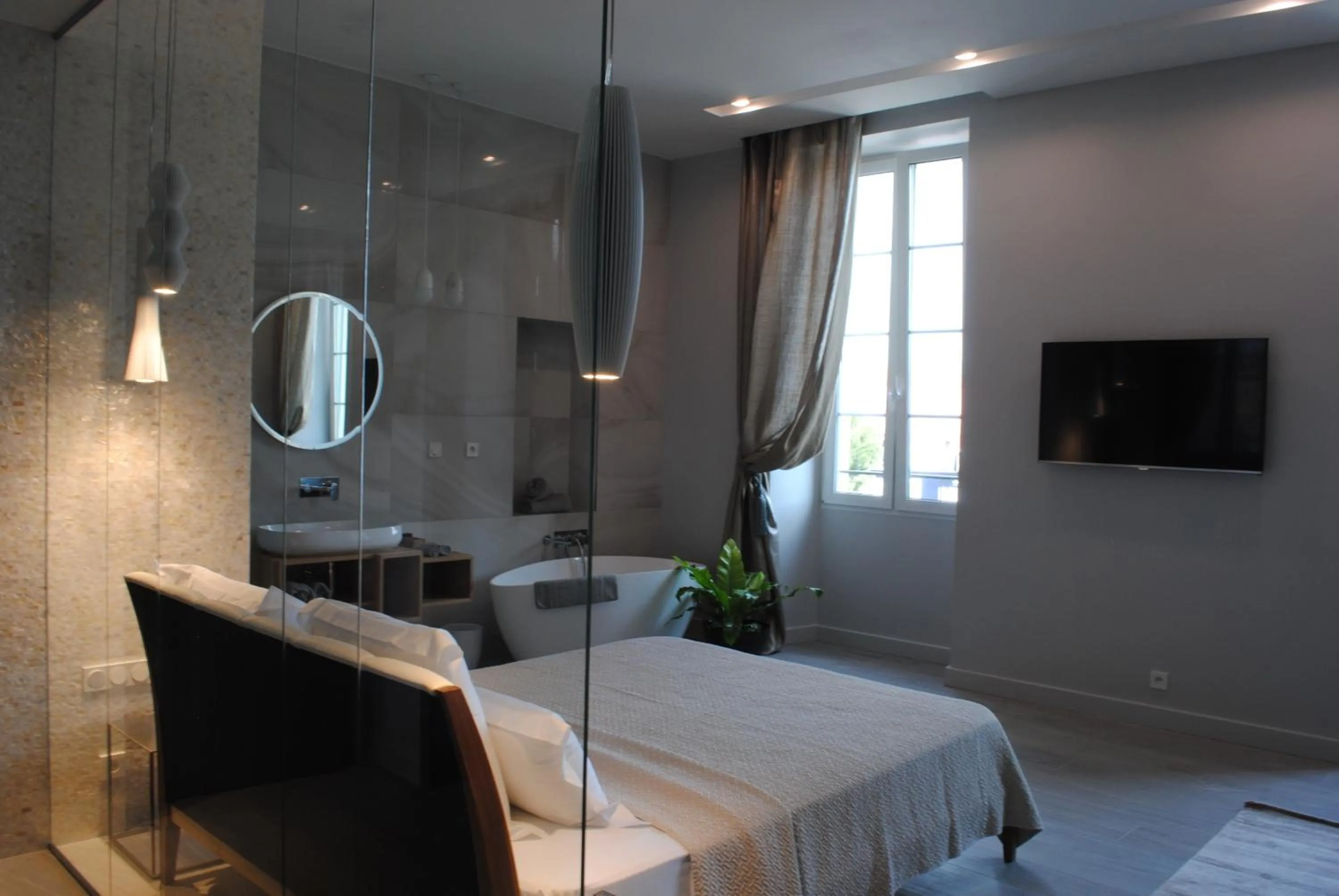 Day in Les Suites Massena