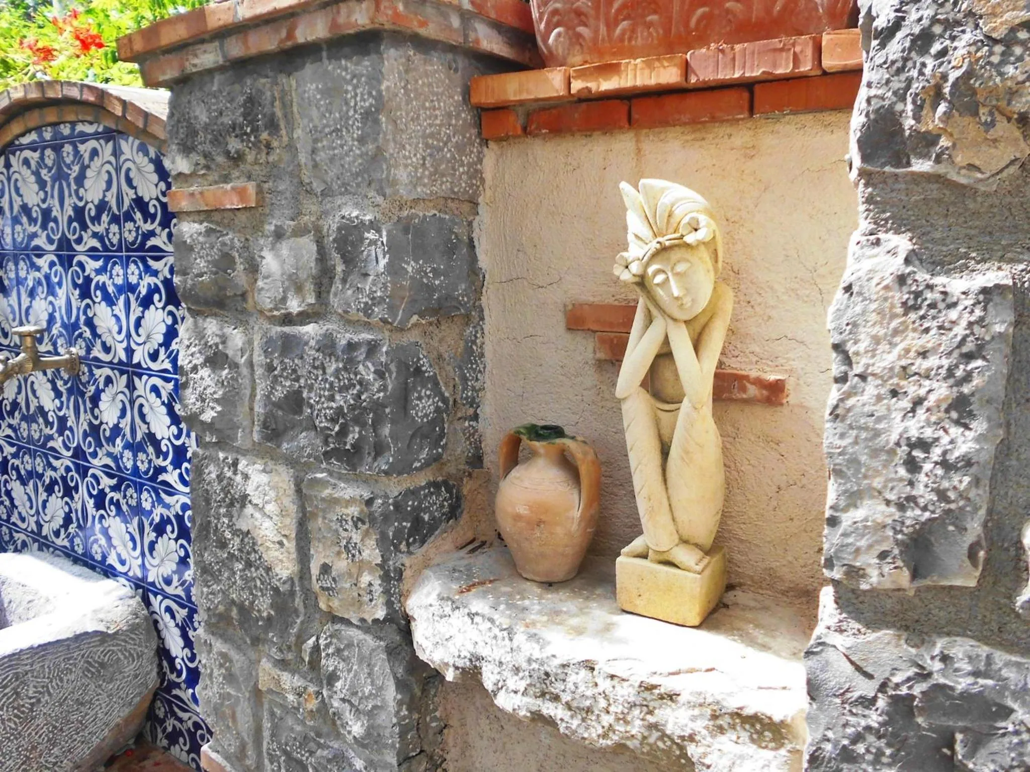 Decorative detail in B&b La Giara