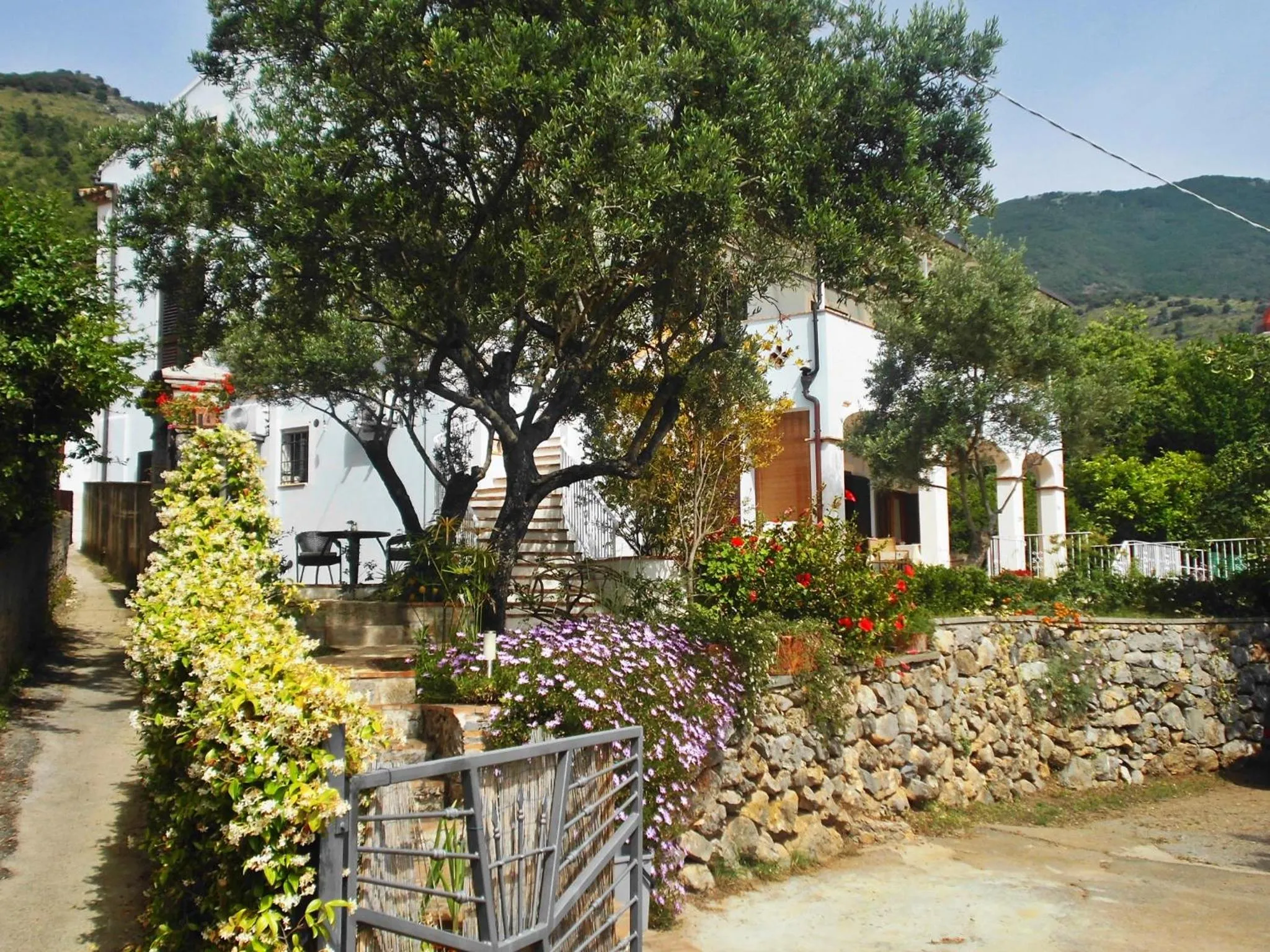 Facade/entrance in B&b La Giara