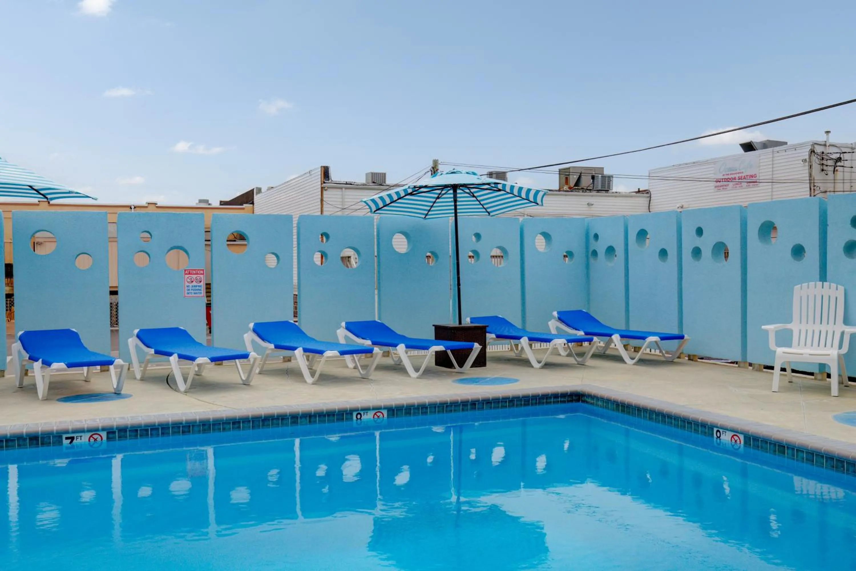 Swimming pool in Ocean 7