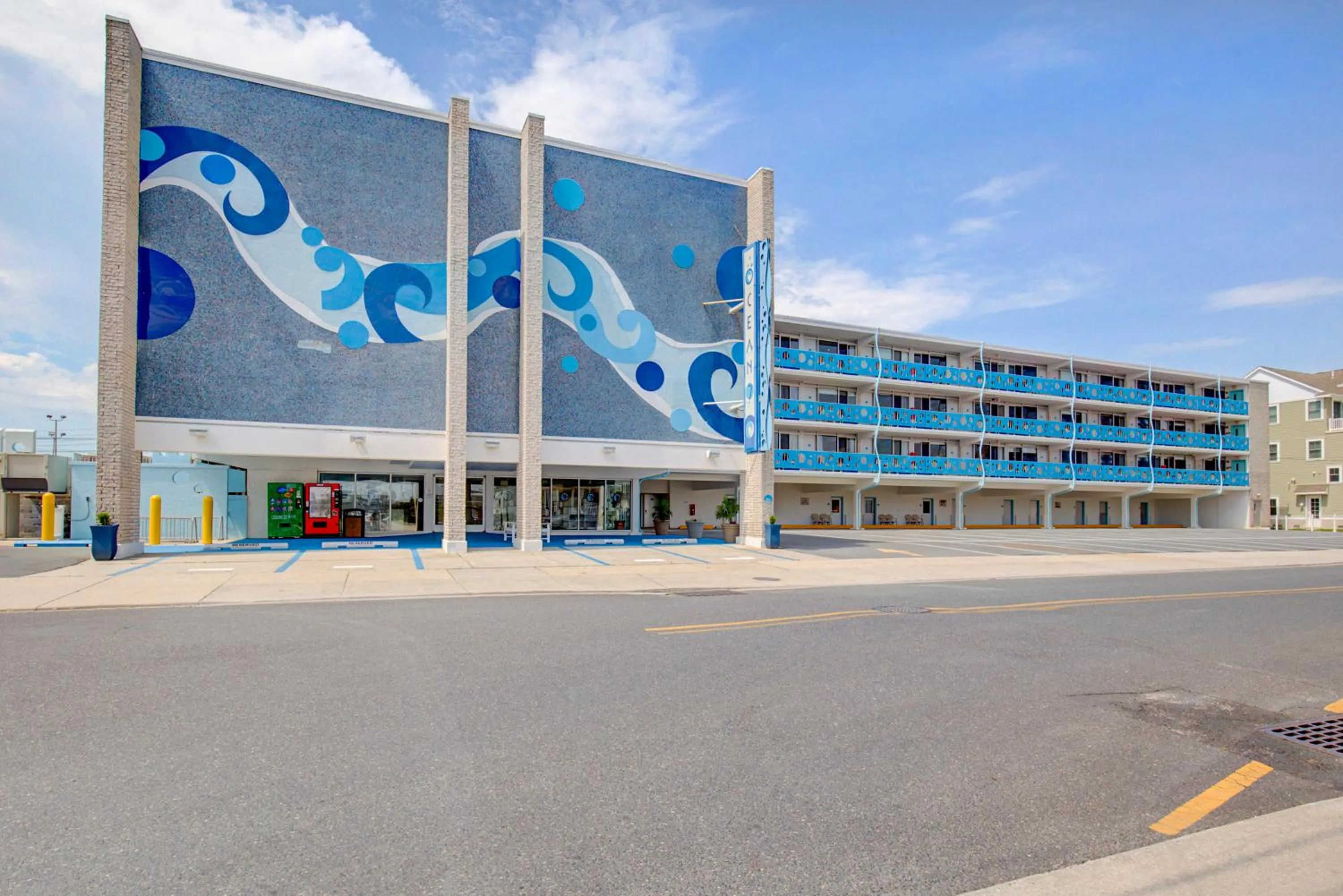 Facade/entrance in Ocean 7