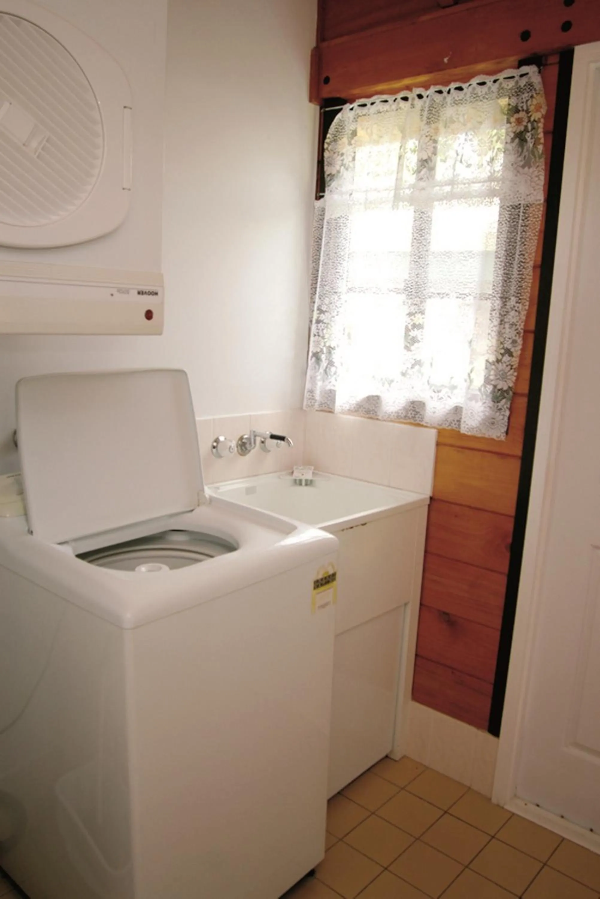 Area and facilities in Smugglers Cove Holiday Village