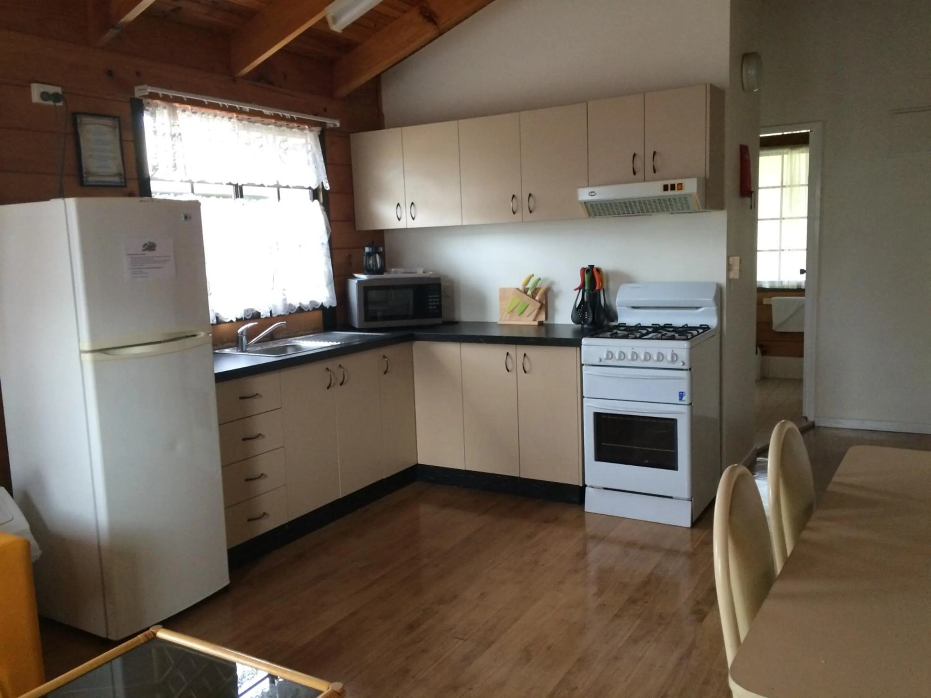 Kitchen or kitchenette in Smugglers Cove Holiday Village