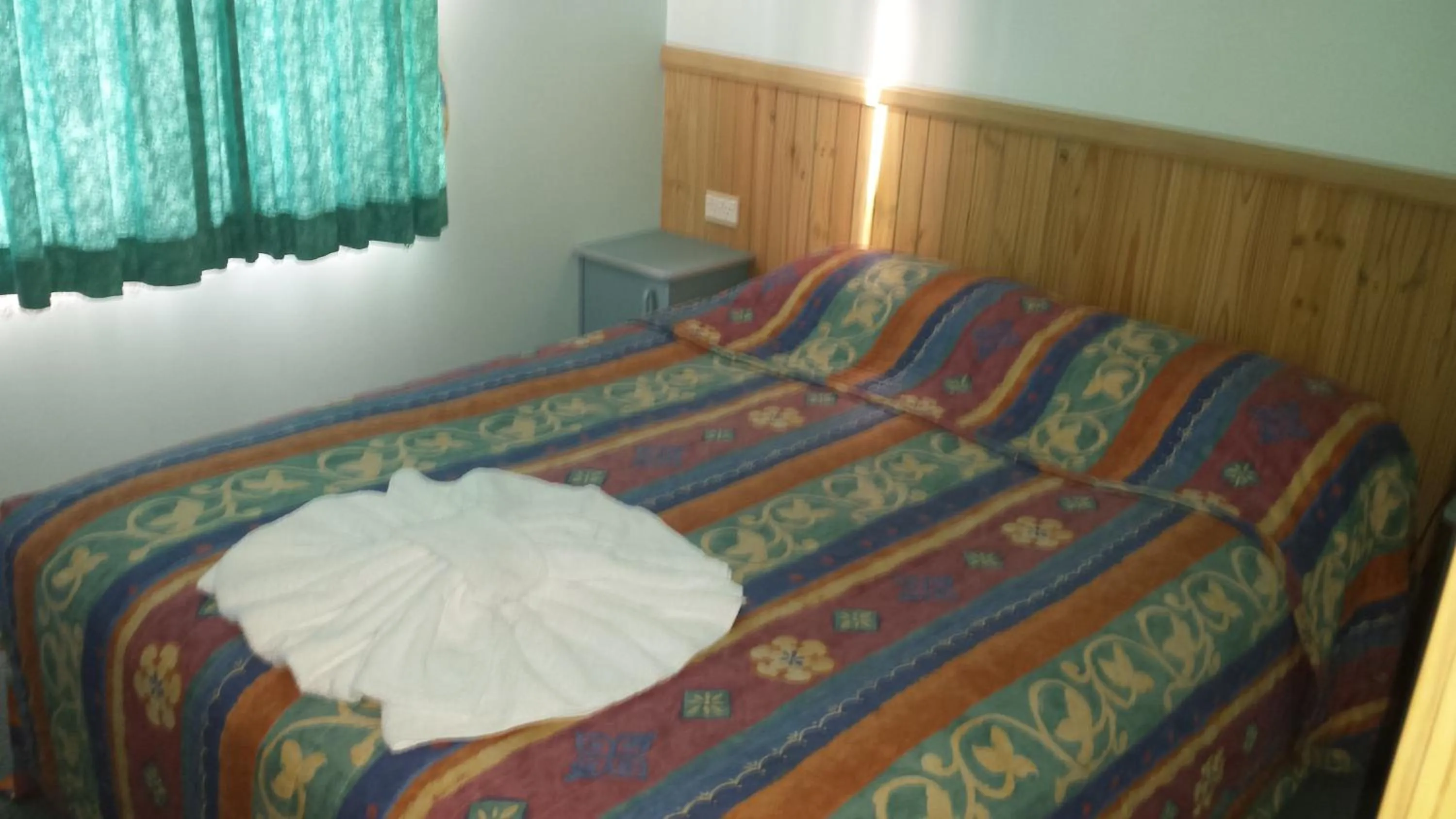 Bedroom, Bed in Smugglers Cove Holiday Village