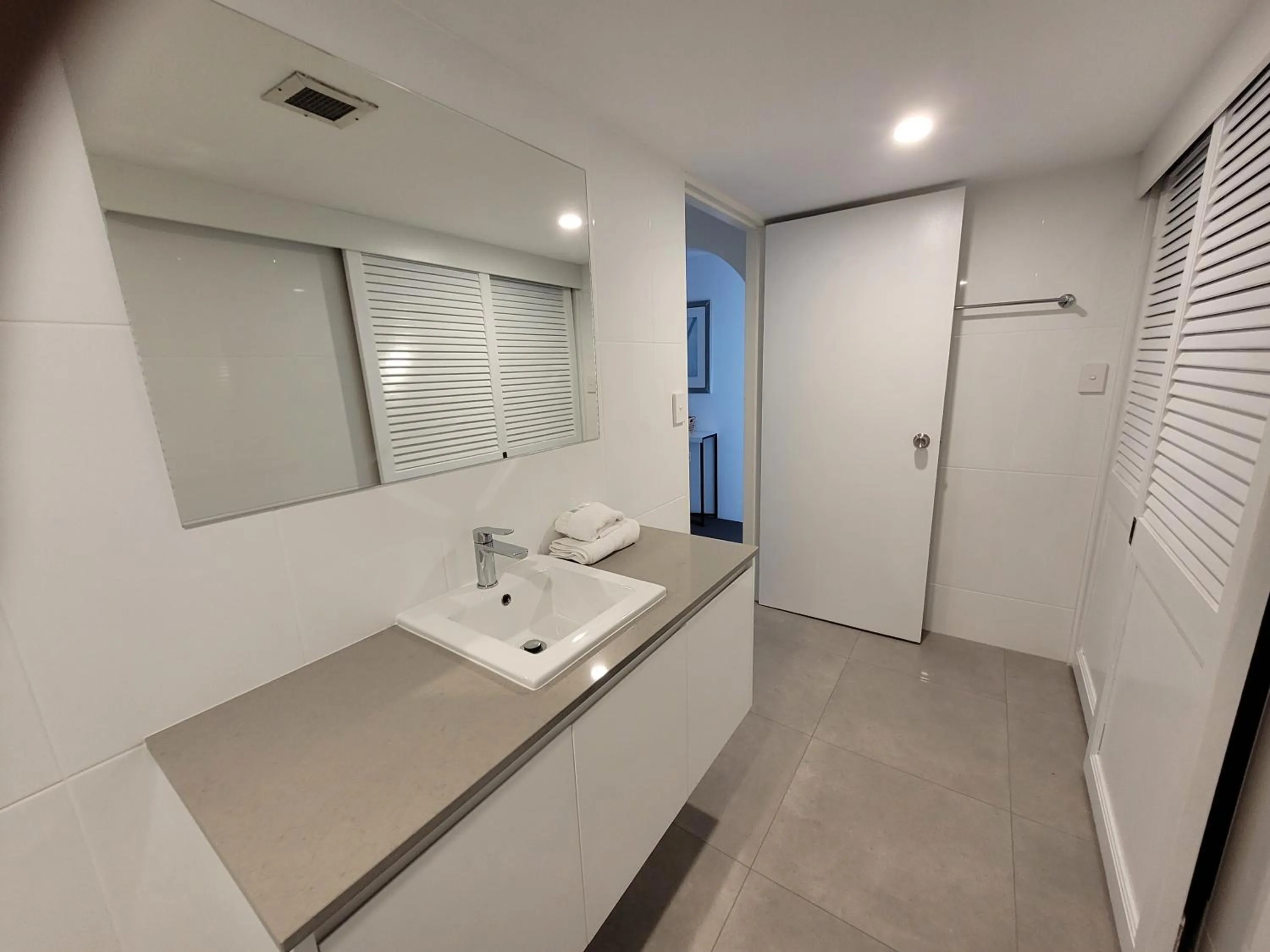 Shower in Surfers Chalet