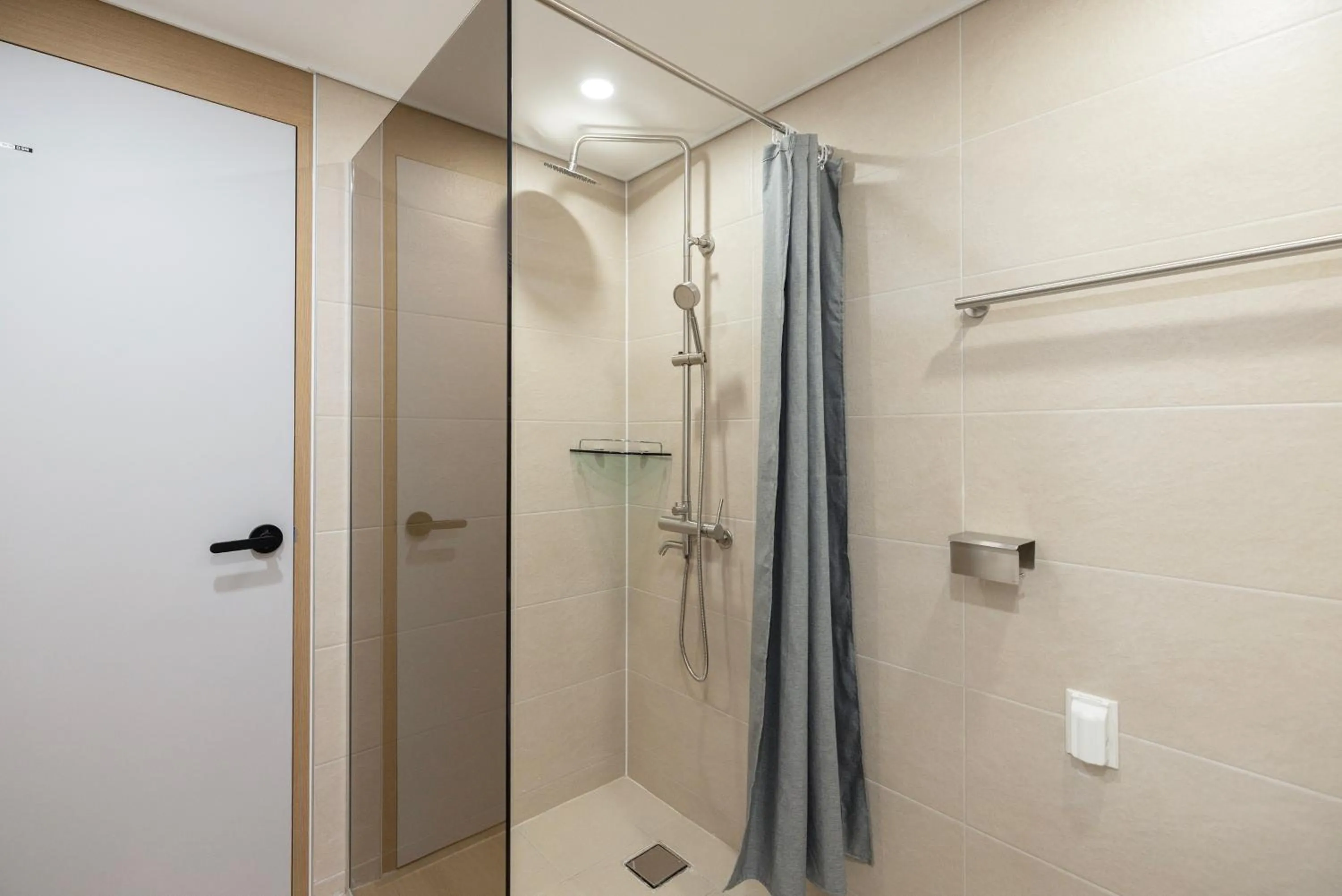 Shower in From H US Hotel with Aank Seoul Gangseo Hwagok