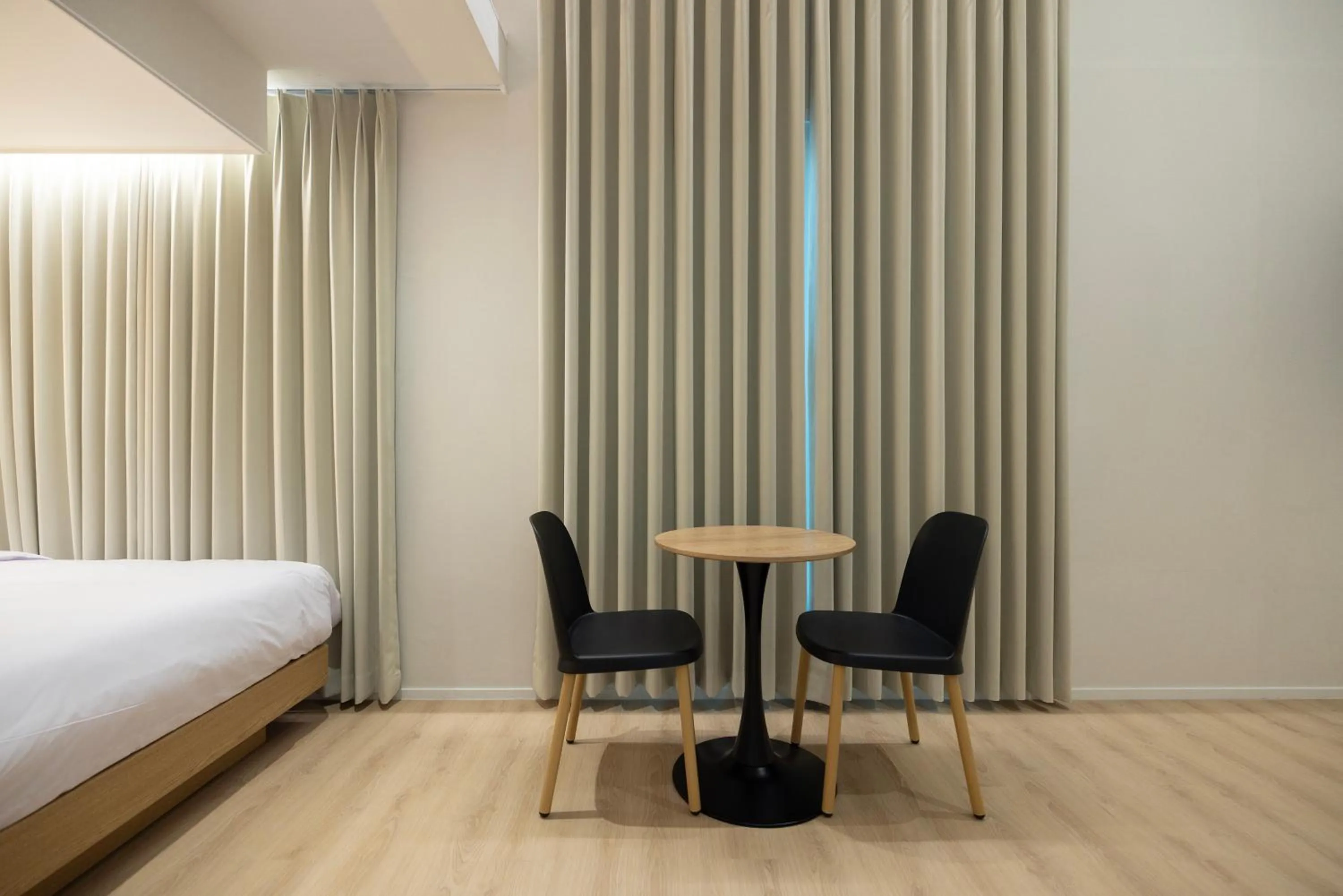 Seating area, Bed in From H US Hotel with Aank Seoul Gangseo Hwagok