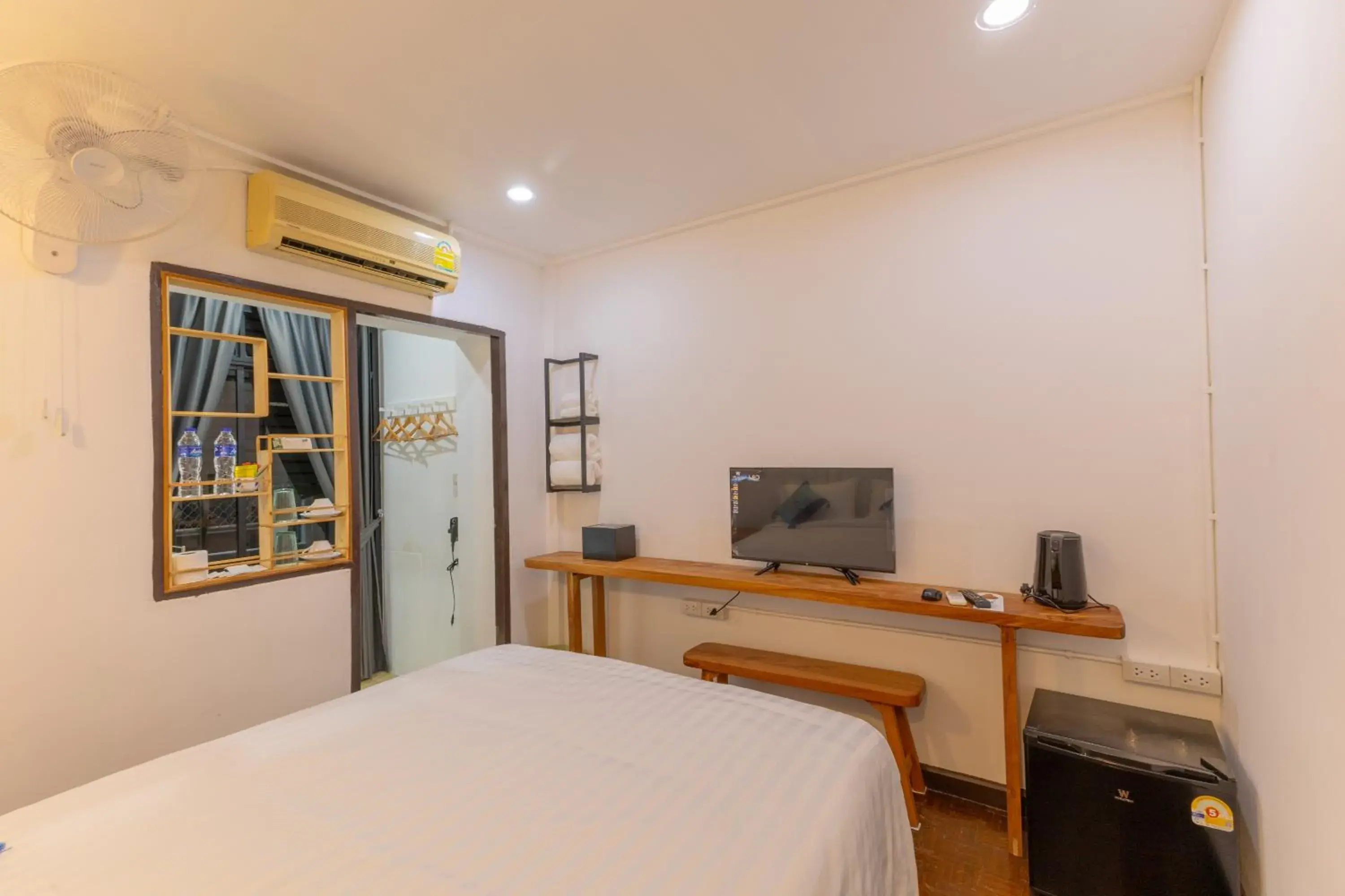 Queen Room with Balcony in Calmly Stay Ratchada Queen Room with Balcony in Calmly Stay Ratchada