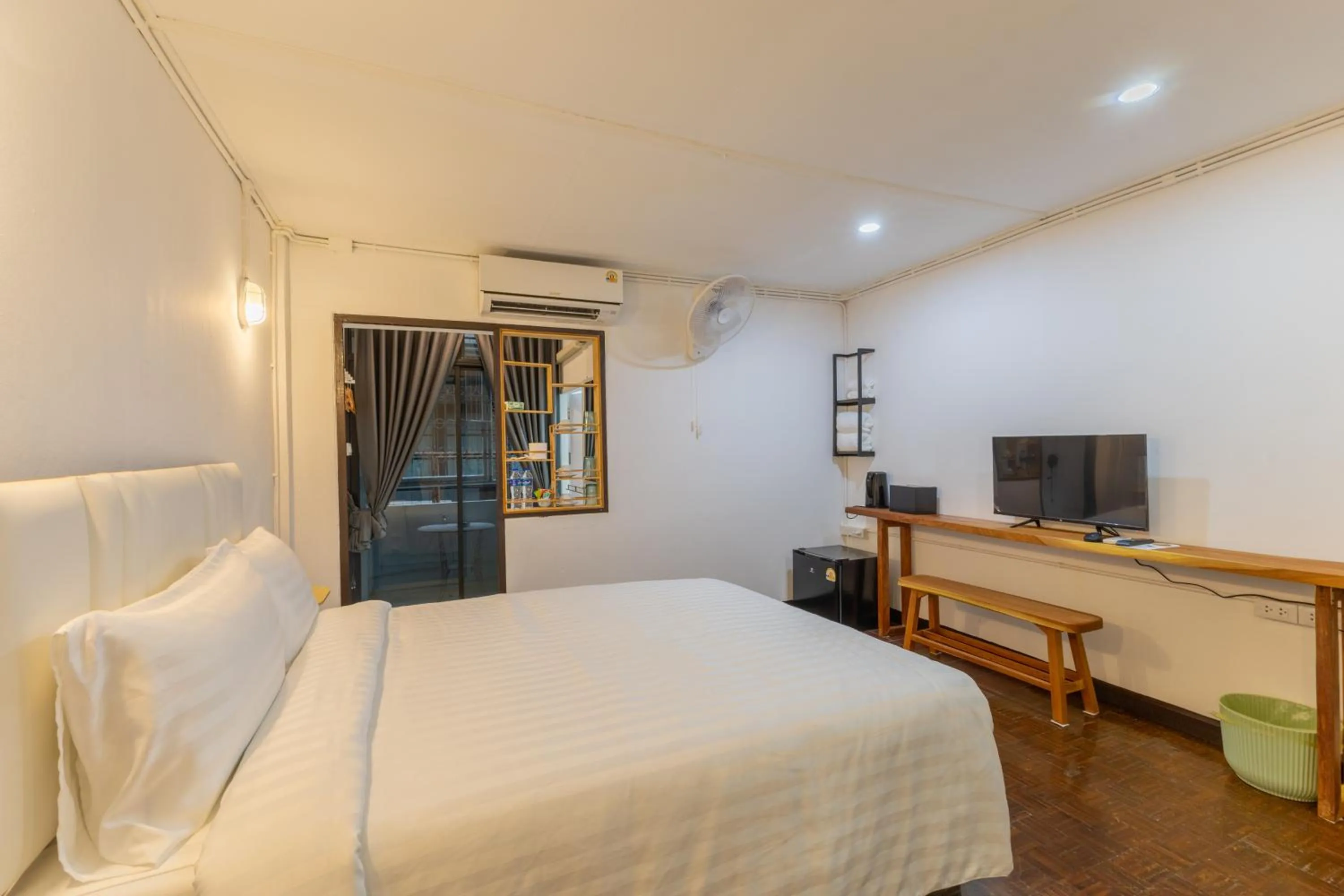 Photo of the whole room, Bed in Calmly Stay Ratchada