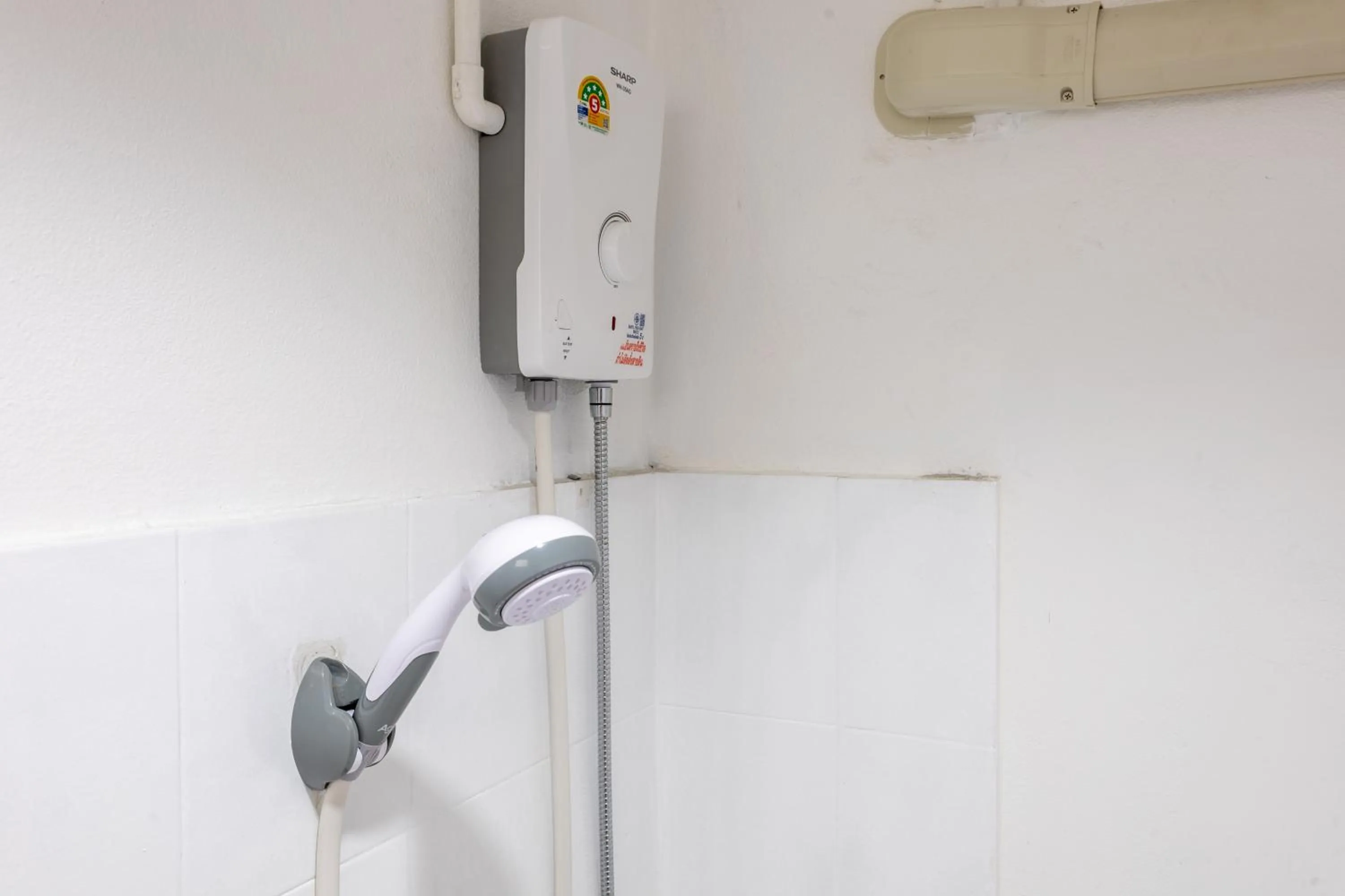 Shower in Calmly Stay Ratchada