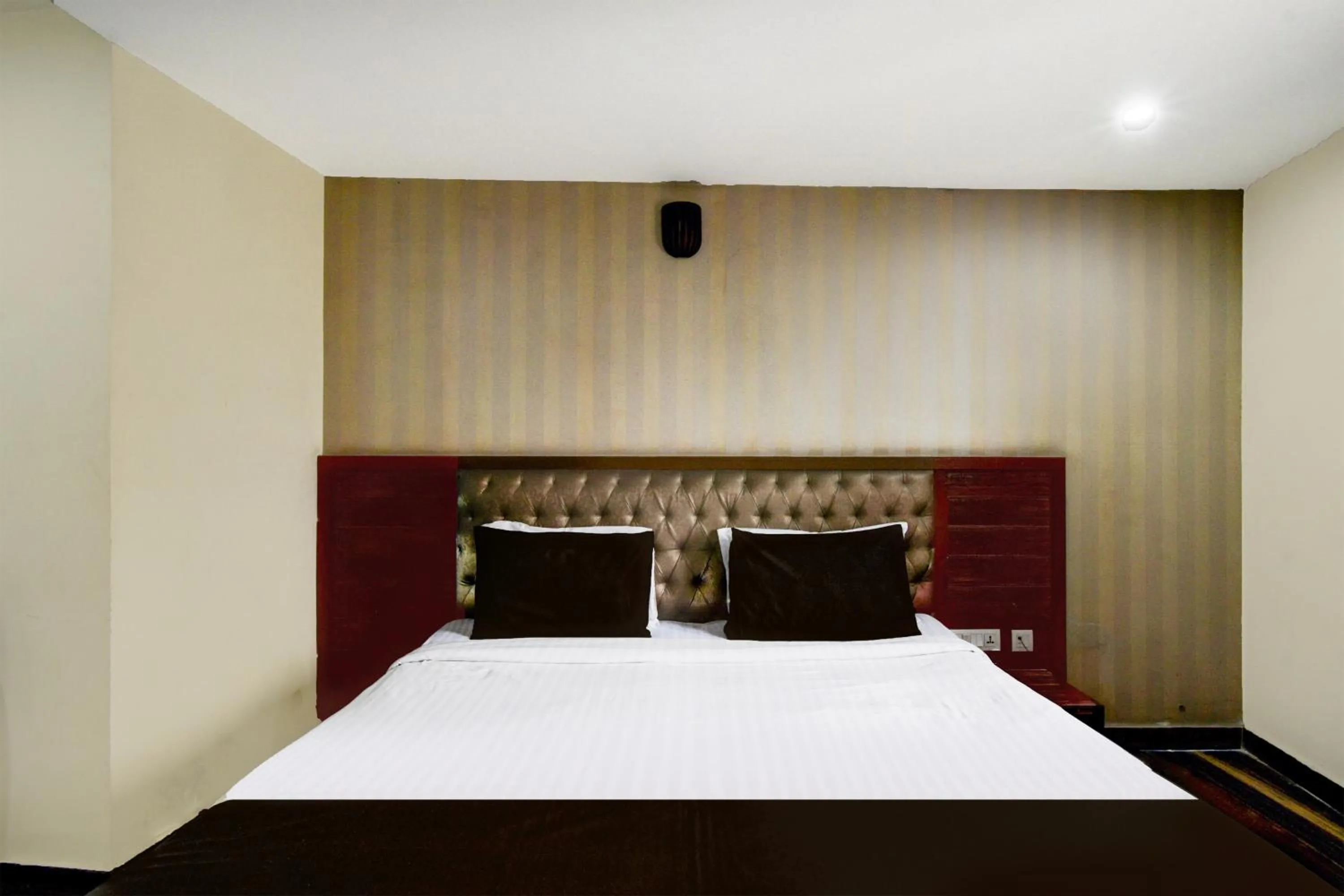 Bedroom, Bed in Townhouse Kothapet Formerly Surabhi Elite