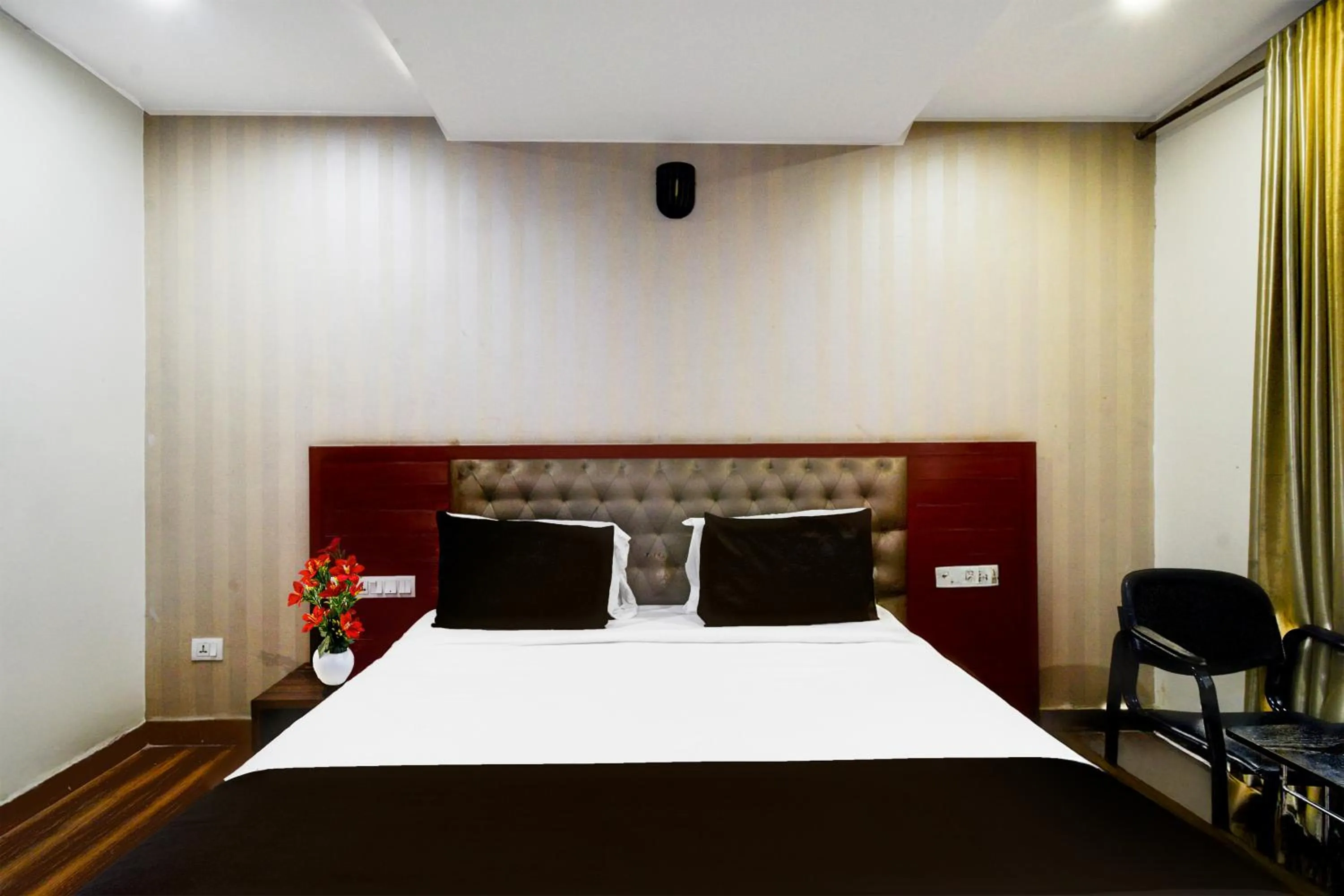 Bedroom in Townhouse Kothapet Formerly Surabhi Elite