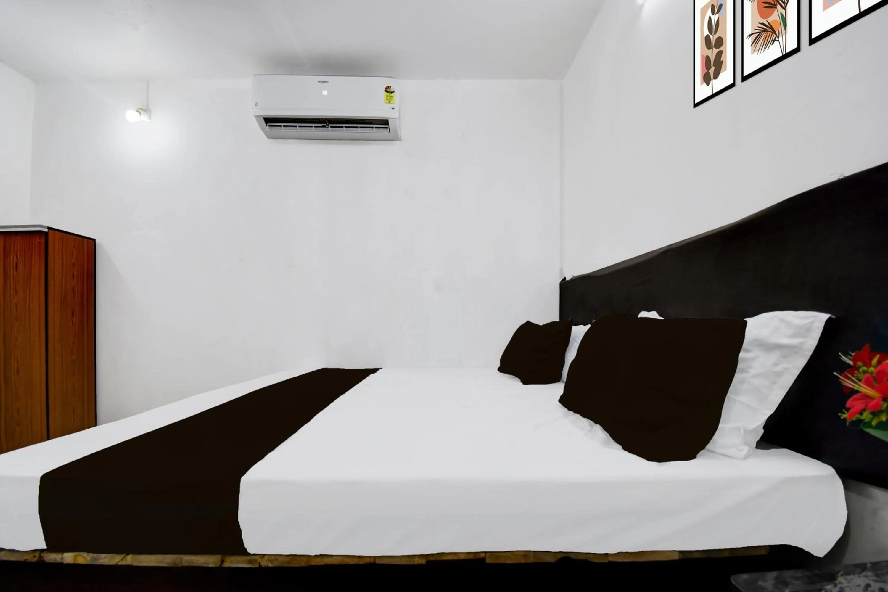 Bedroom, Bed in Hotel O Gaya Railway Junction Formerly Family Guest House