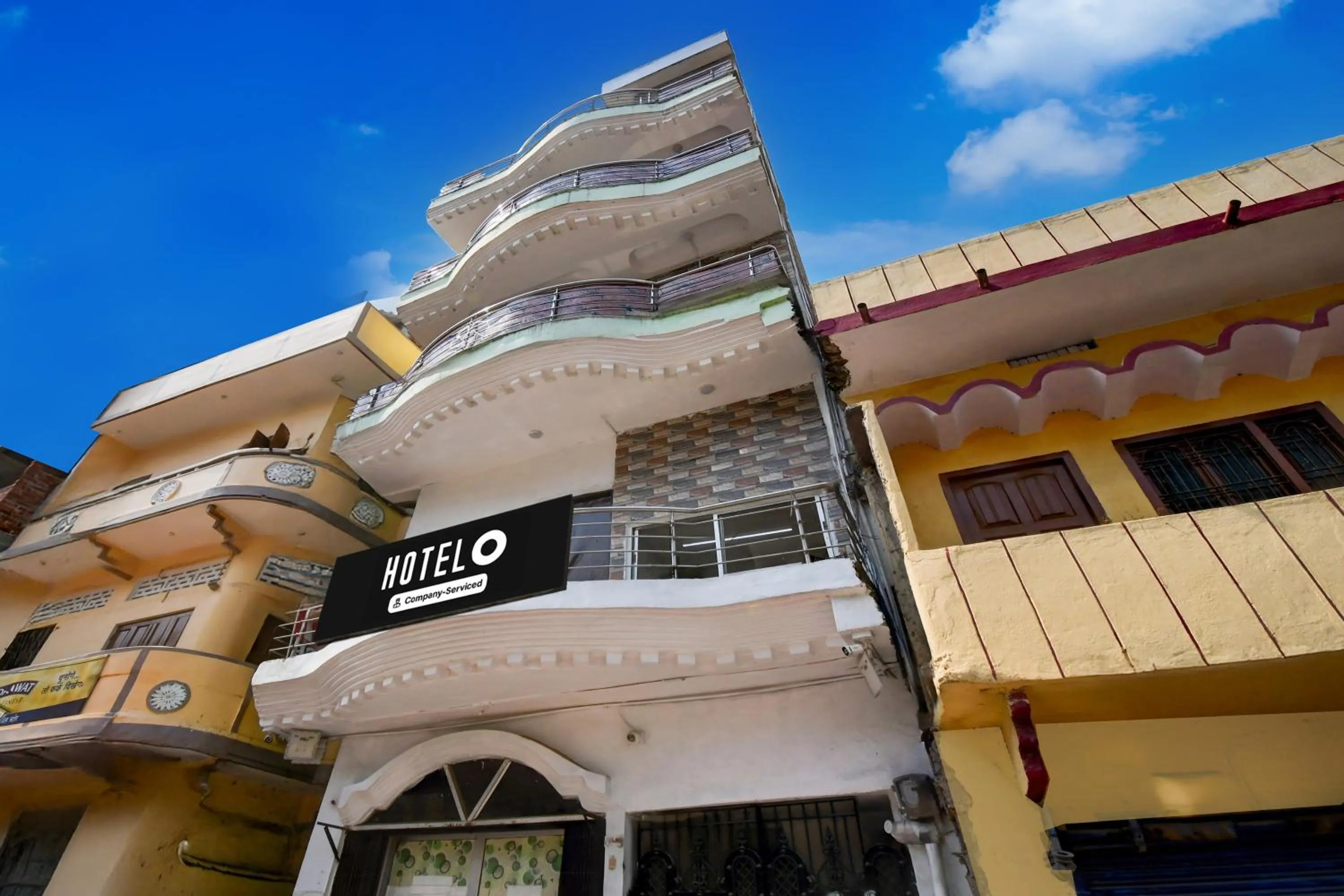 Facade/entrance in Hotel O Gaya Railway Junction Formerly Family Guest House