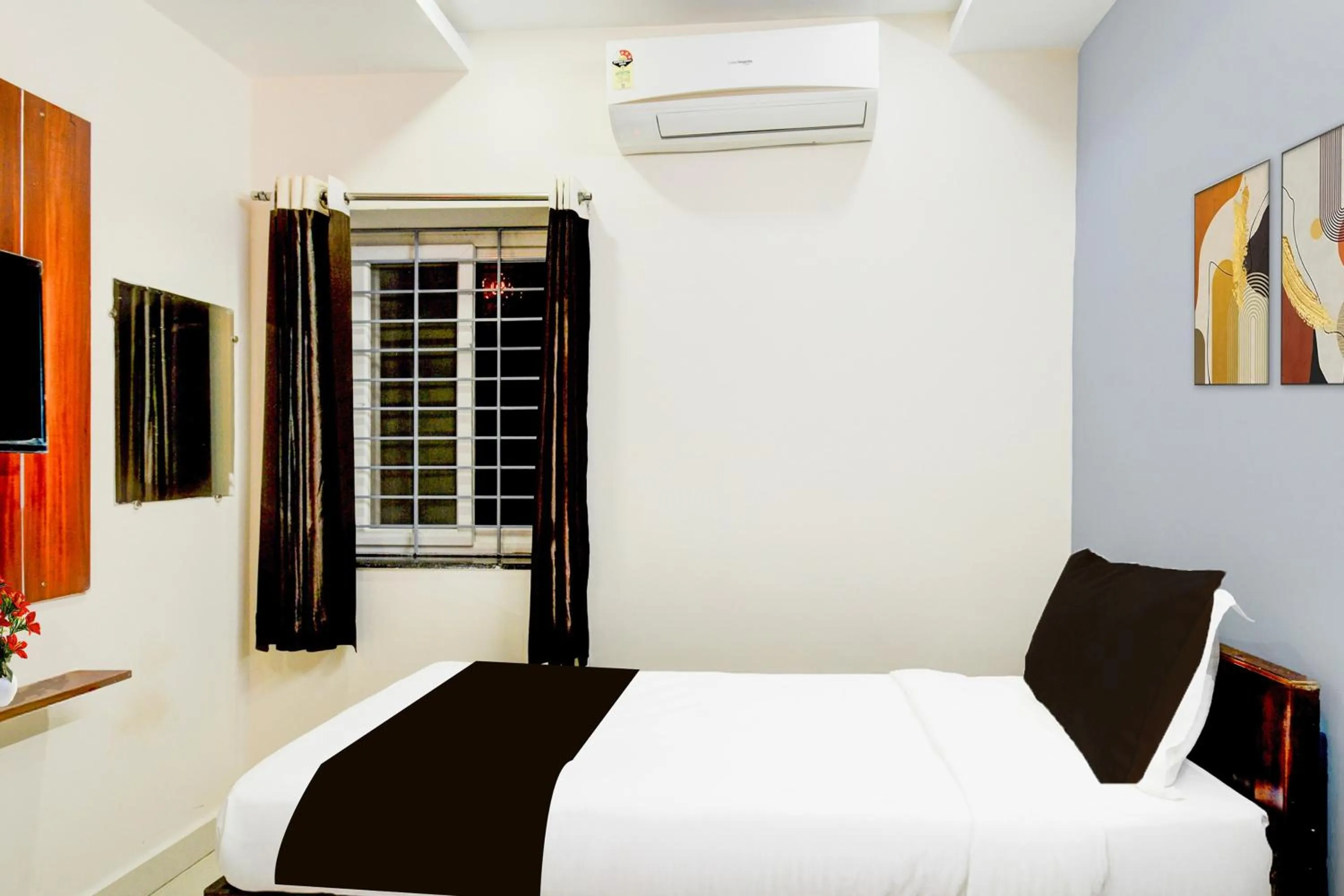 Bedroom, Bed in Super Collection O Khajaguda Hills Formerly Sri Balaji Luxary Rooms