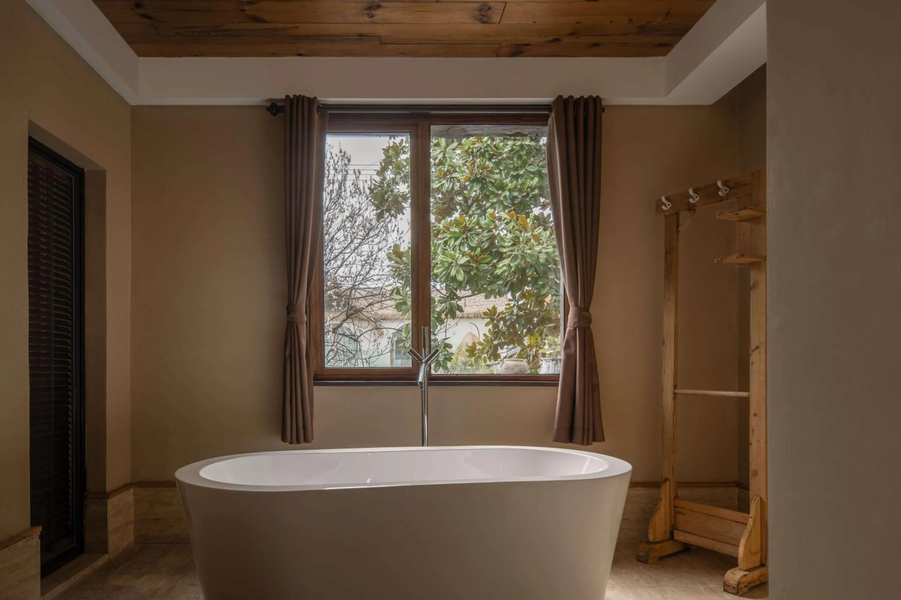 Hot Tub in YueLore Retreat